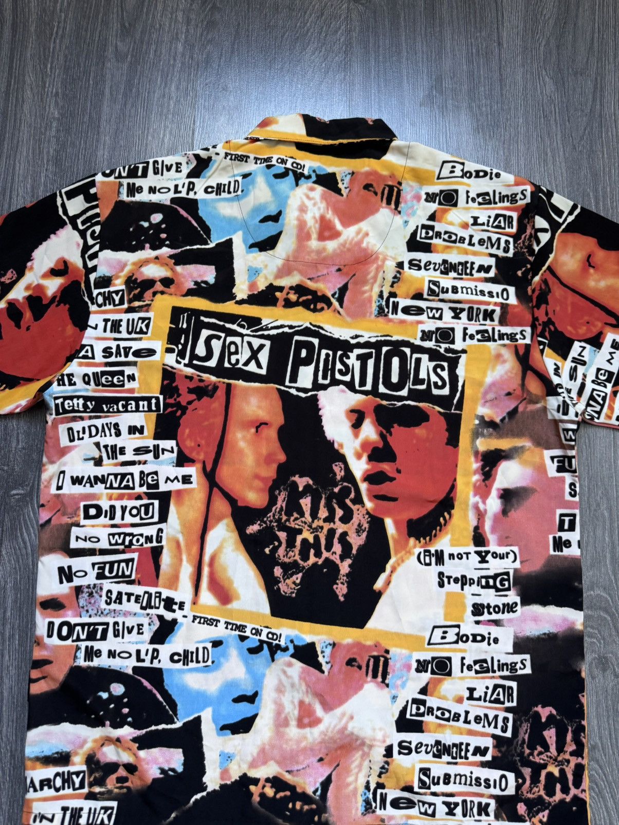 Band Tees 90s Vintage Dragonfly Sex Pistols Band tee Size US L / EU 52-54 / 3 - 11 Thumbnail