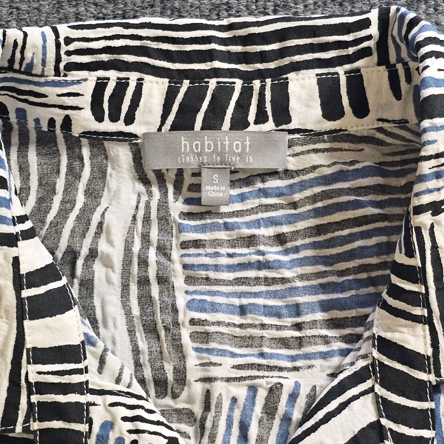Habitat Habitat Top Womens Small White Black Geometric 3/4 Sleeve Button Career Casual Blouse Size S / US 4 / IT 40 - 3 Thumbnail