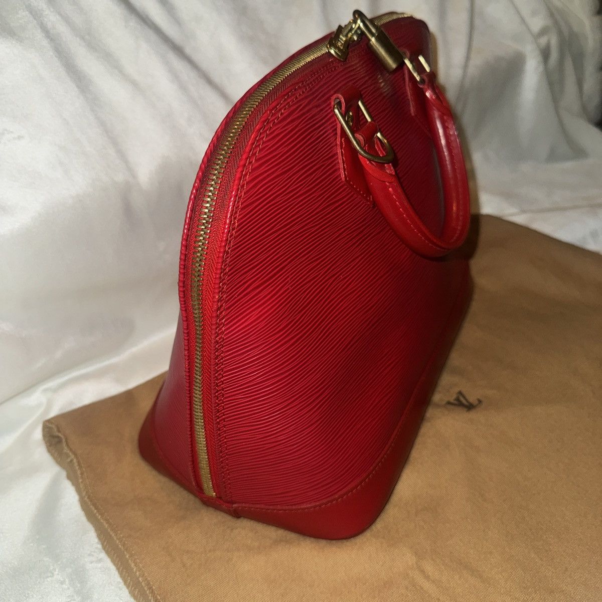 Louis Vuitton Louis Vuitton Alma Epi leather handbag Size ONE SIZE - 9 Thumbnail