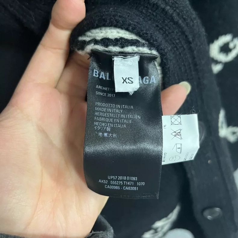 Balenciaga Balenciaga Black monogrammed logo full-print V-neck single Size XS / US 0-2 / IT 36-38 - 4 Thumbnail