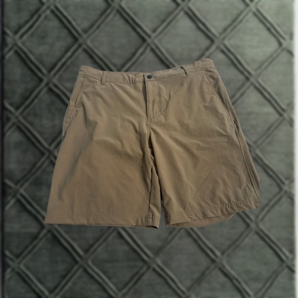 Vintage Columbia Shorts Bermuda Men 38 Beige Tan Omni-Wick Lightweight Flat Front Casual Travel Hiking Fishing New Size US 38 / EU 54 - 1 Thumbnail