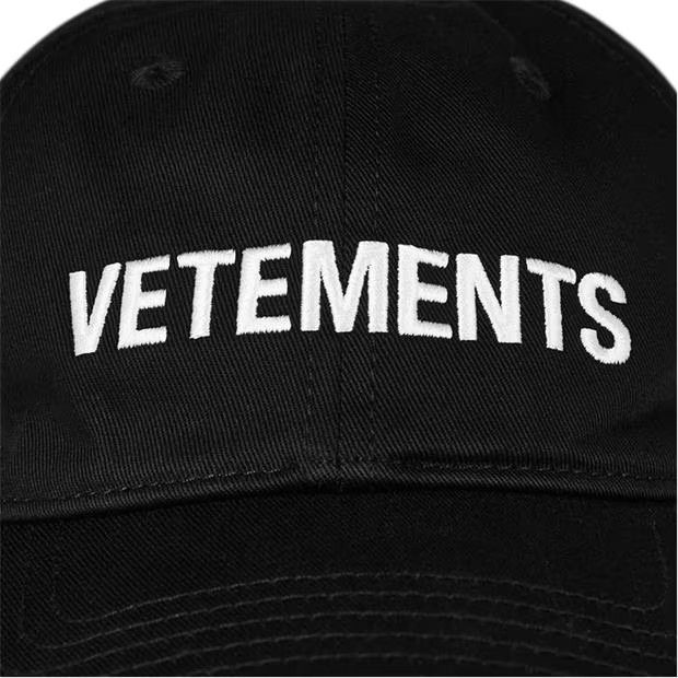 Vetements o1g2r1mq0824 Size: OS / Vete Logo Cap in Black Size ONE SIZE - 5 Thumbnail