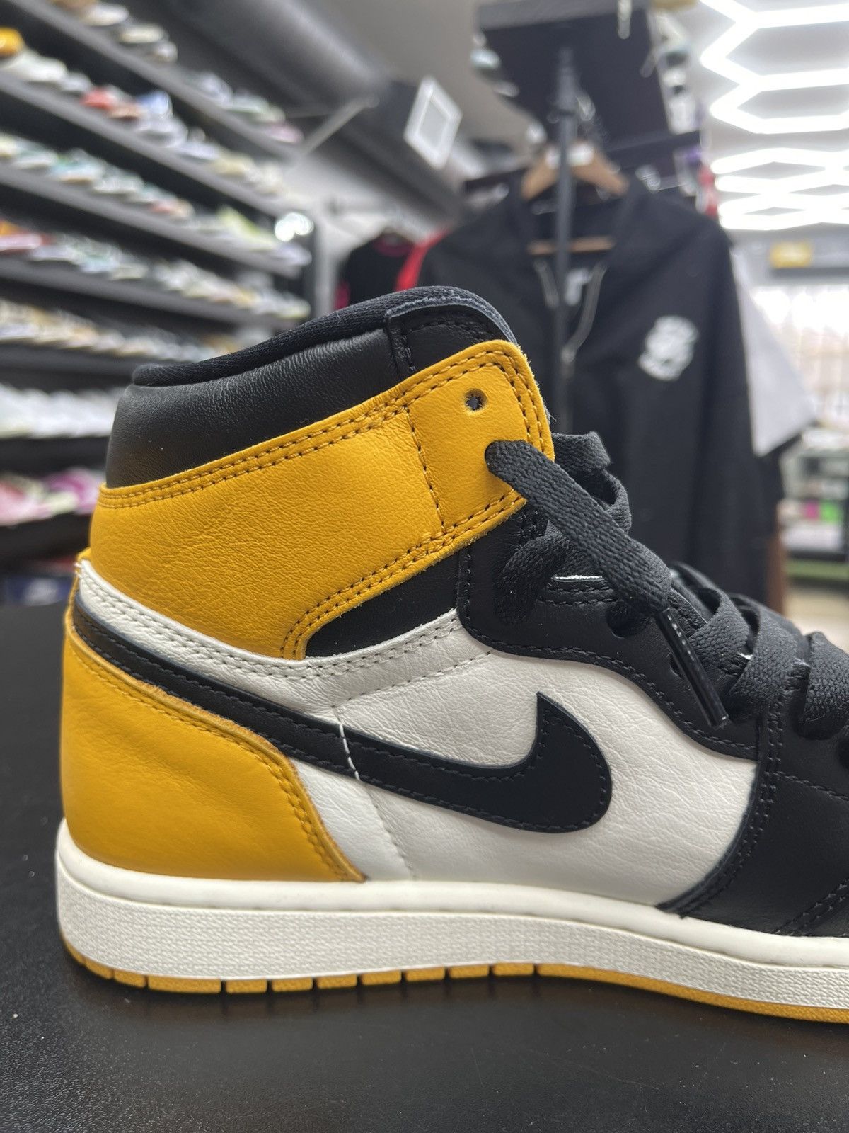 Jordan Brand Size 8 - Jordan 1 Retro High Taxi Yellow Toe Size US 8 / EU 41 - 5 Thumbnail