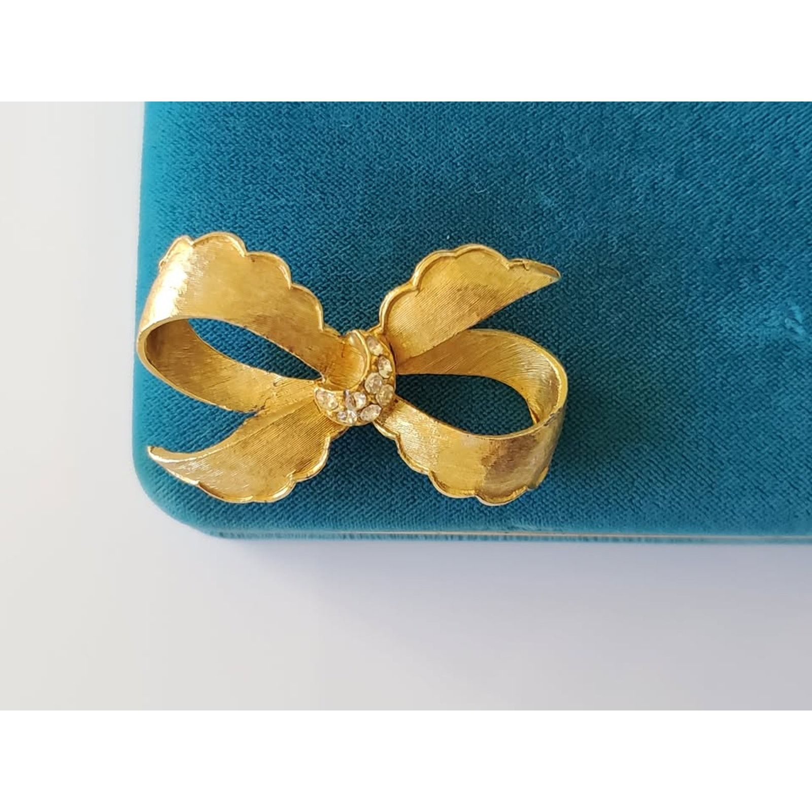 Other Vintage Gold-tone Etched Ribbon with Rhinestone Brooch Size ONE SIZE - 1 Thumbnail