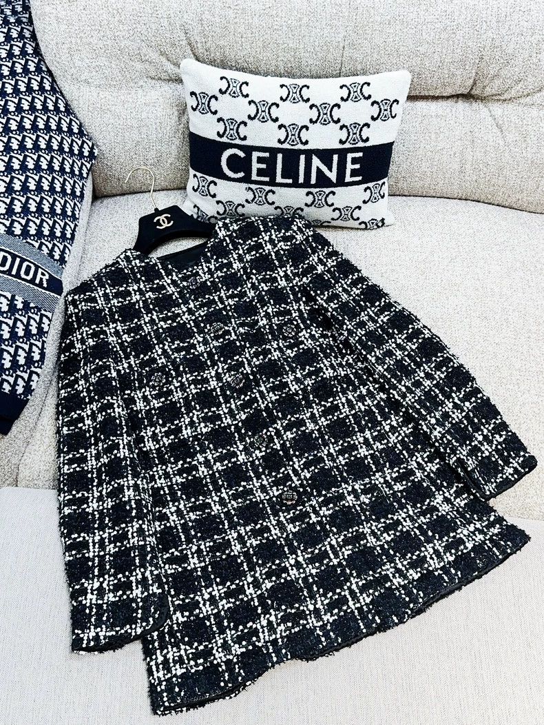 Chanel Chanel 22K black and white plaid tweed long-sleeved jacket Size XS / US 0-2 / IT 36-38 - 2 Thumbnail