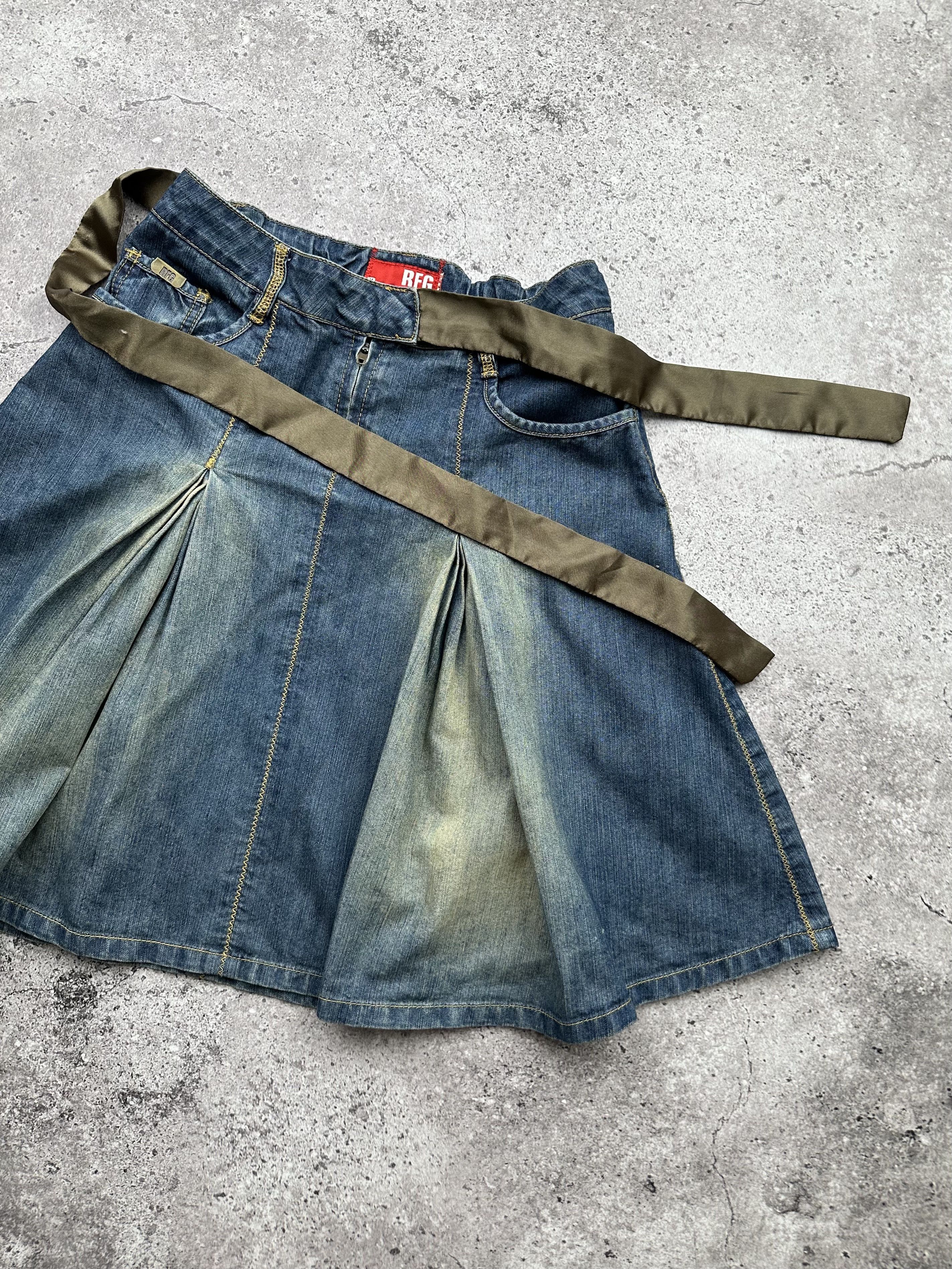 Japanese Brand Vintage Super Flare Skirt C265(V359)(E8) Size 25" / US 0 / IT 36 - 3 Thumbnail