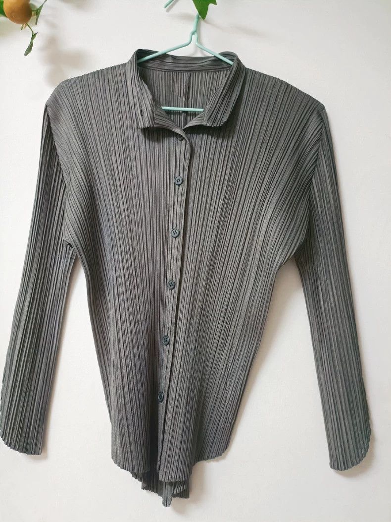 Issey Miyake Issey Miyake size:3 Grey cardigan Size XS / US 0-2 / IT 36-38 - 2 Thumbnail