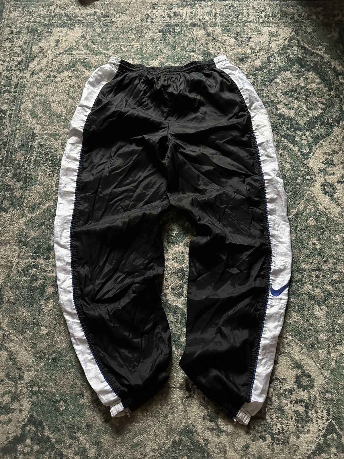 Nike VINTAGE NIKE BIG SWOOSH NYLON SKEPTA STYLE TRACK PANTS L Size US 34 / EU 50 - 1 Thumbnail