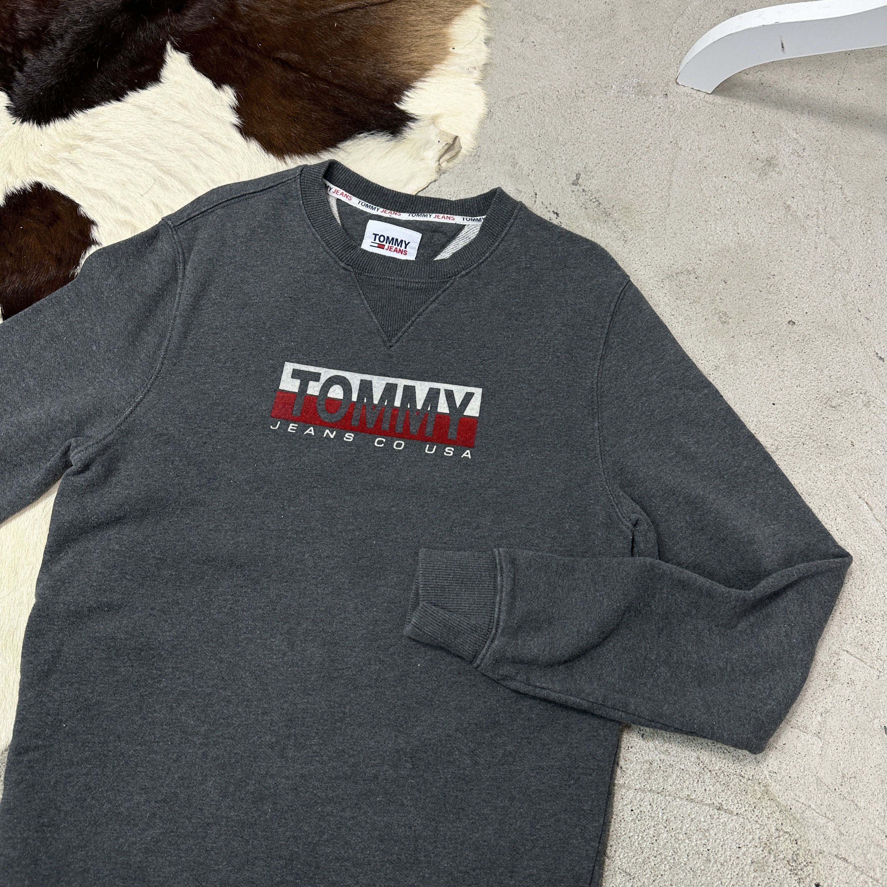 Tommy Hilfiger Vintage Streetwear Sporty Tommy Hilfiger Sweatshirt Y2K Size US S / EU 44-46 / 1 - 6 Thumbnail