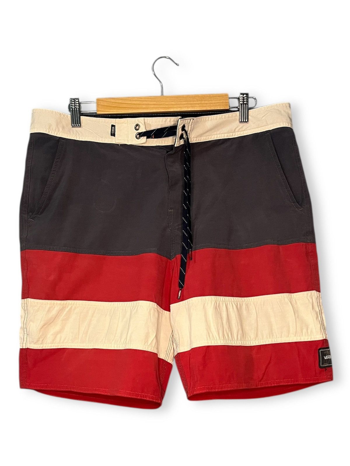 Vans Vans Era Panel board shorts Red,White,Dark Grey Block Size US 34 / EU 50 - 1 Thumbnail