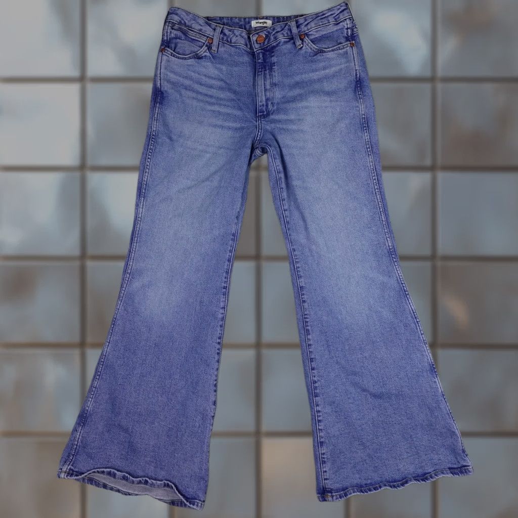 Wrangler Wrangler Wanderer Jeans Womens 31x32 Light Wash Flare Stretch Denim High Rise Size 24" / US 00 / IT 34 - 1 Thumbnail