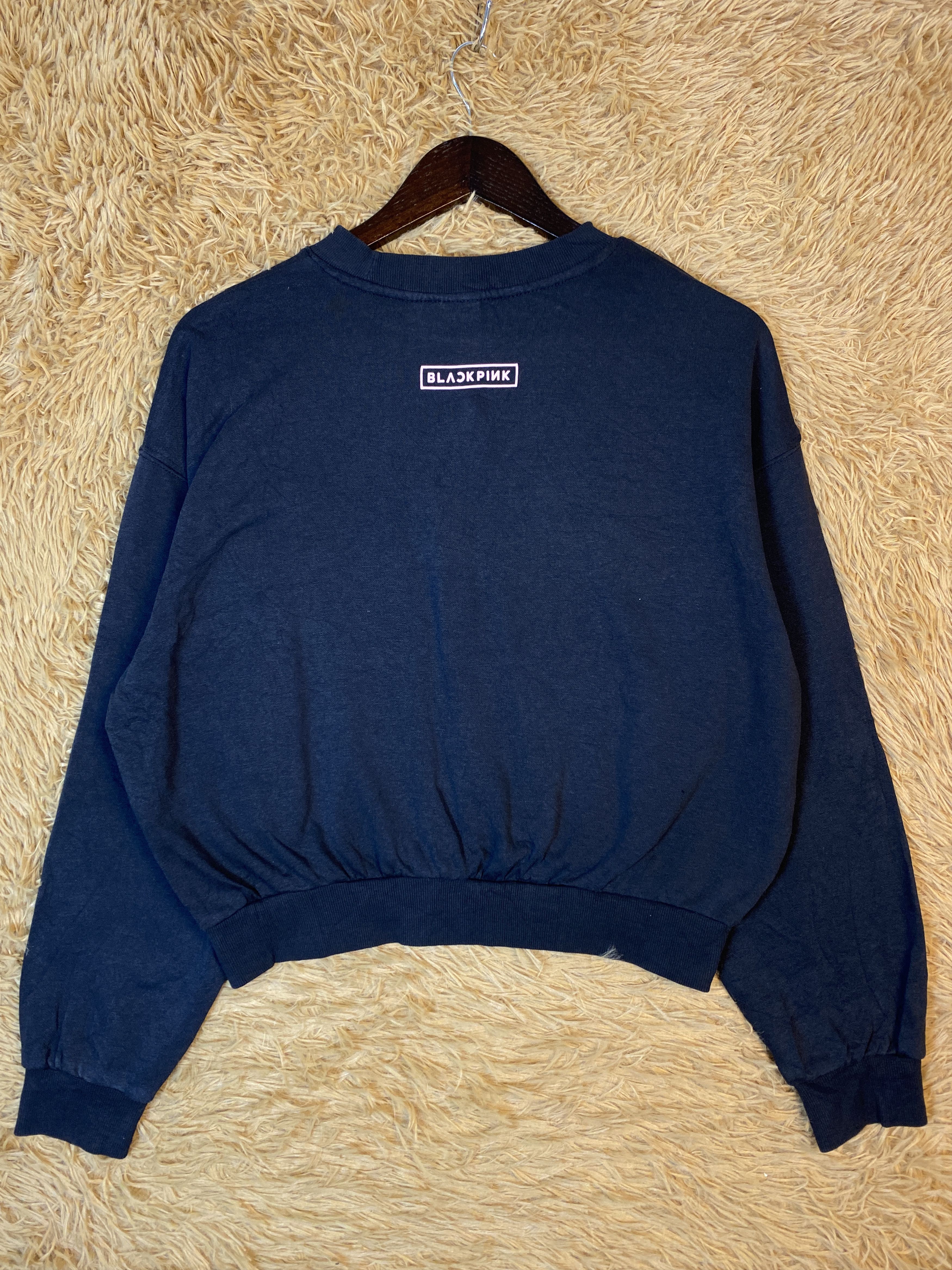Band Tees H&M Divided Black Pink Crop Top Sweatshirts PS0405 Size US M / EU 48-50 / 2 - 5 Thumbnail