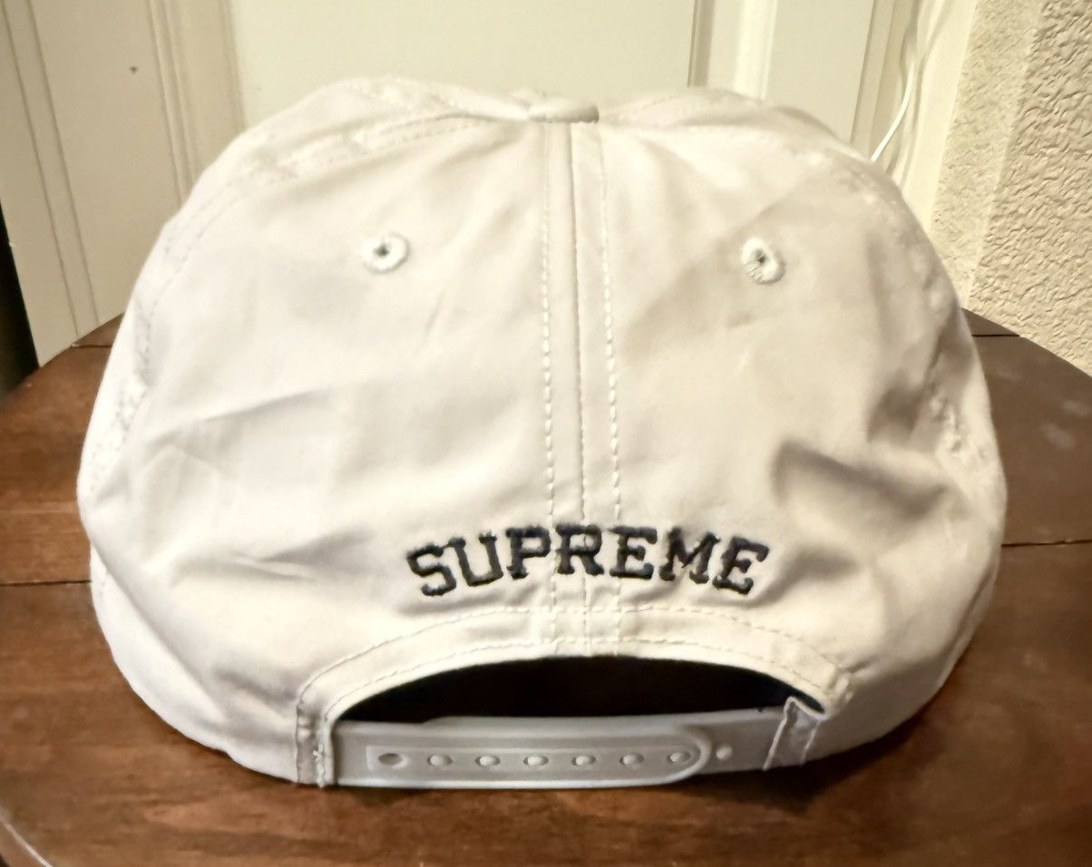 Kaws × Supreme Supreme x Kaws Chalk Logo 5-Panel Hat Light Gray Snapback Size ONE SIZE - 4 Thumbnail