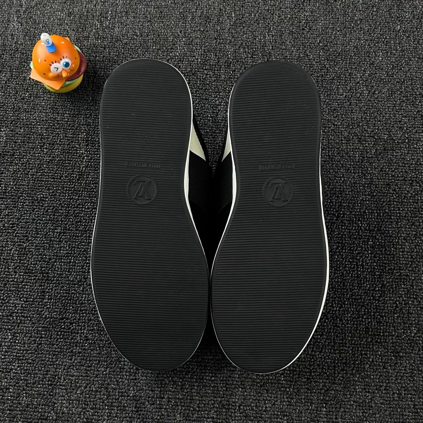 Louis Vuitton Louis Vuitton Runway Animal Collab slides size 37 Size US 6 / IT 36 - 6 Thumbnail