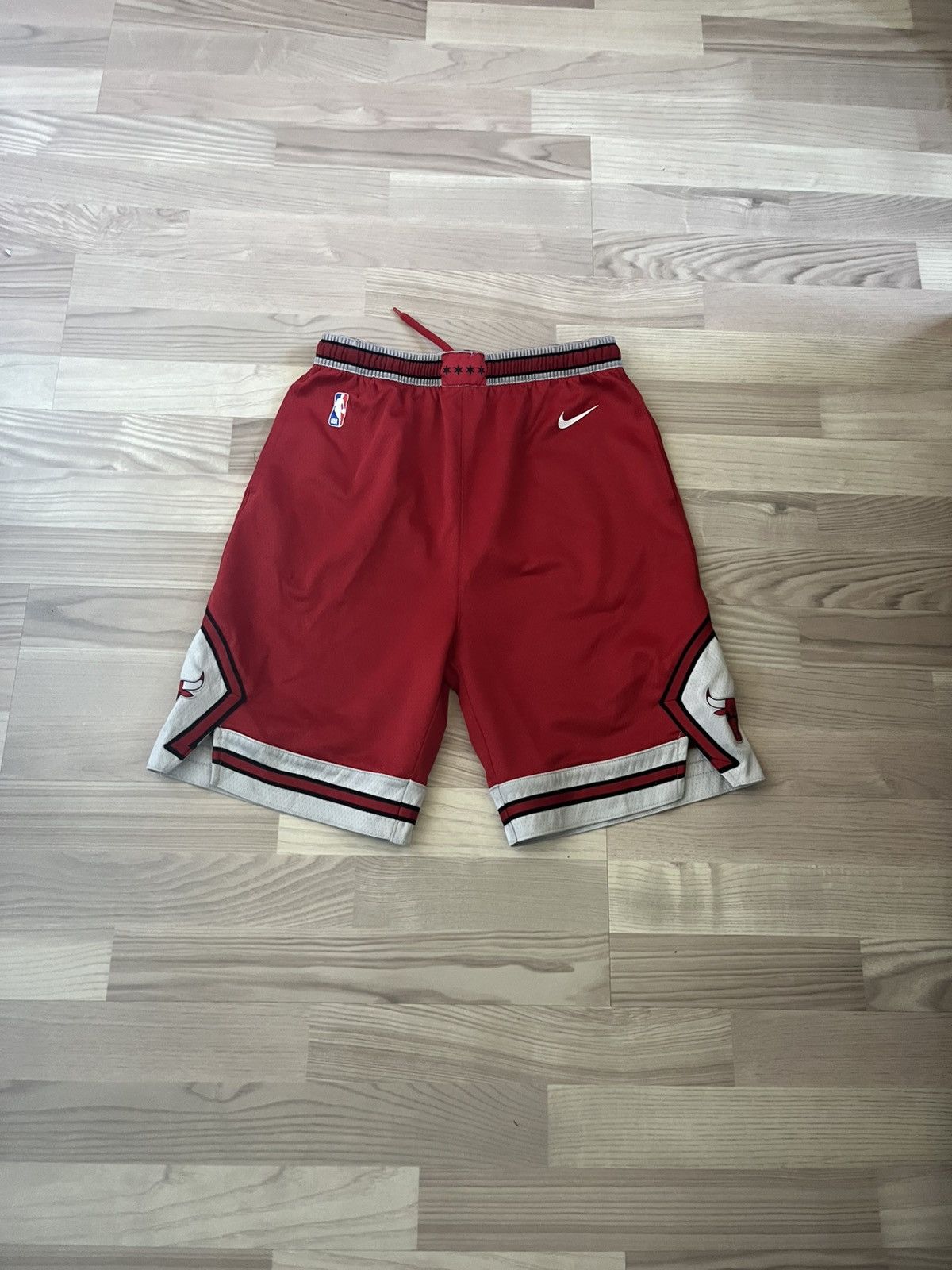 Nike Chicago Bulls shorts Size US 30 / EU 46 - 1 Thumbnail