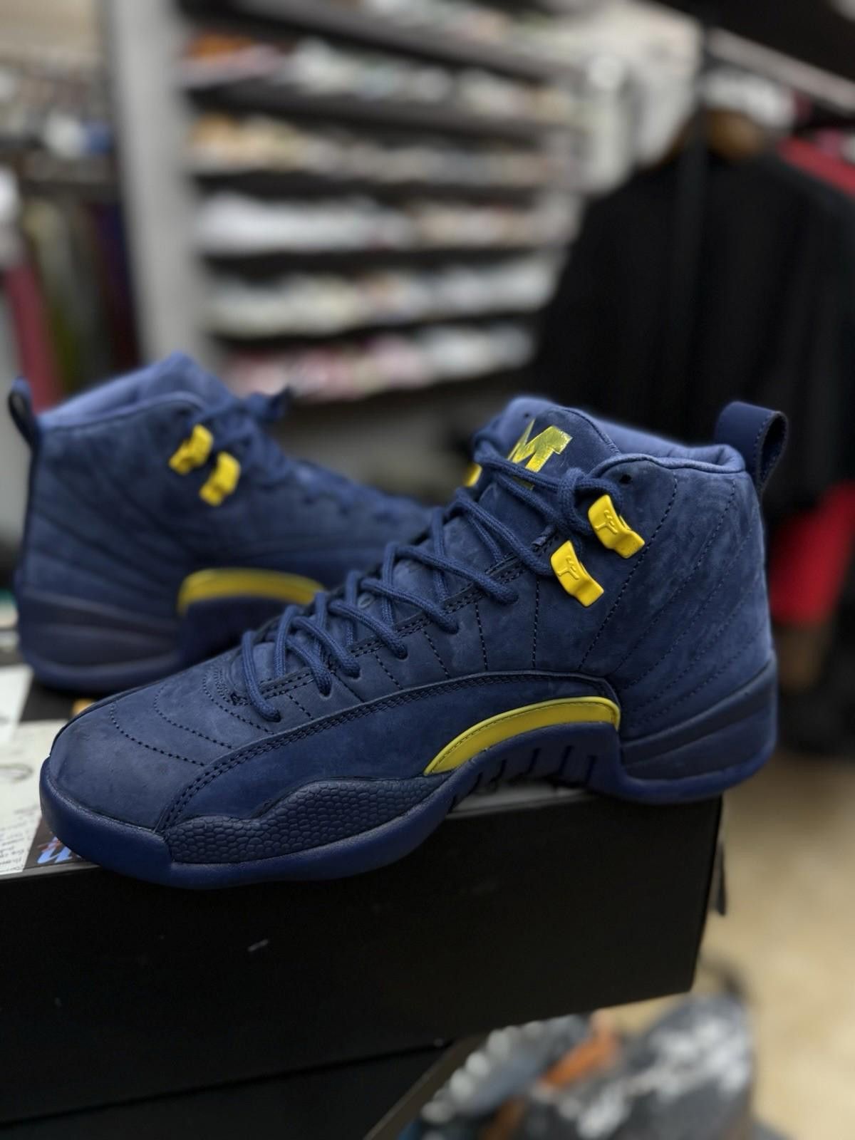 Jordan Brand Nike Air Jordan 12 Retro Michigan BQ3180-407 Men’s Size 8 Size US 8 / EU 41 - 8 Thumbnail