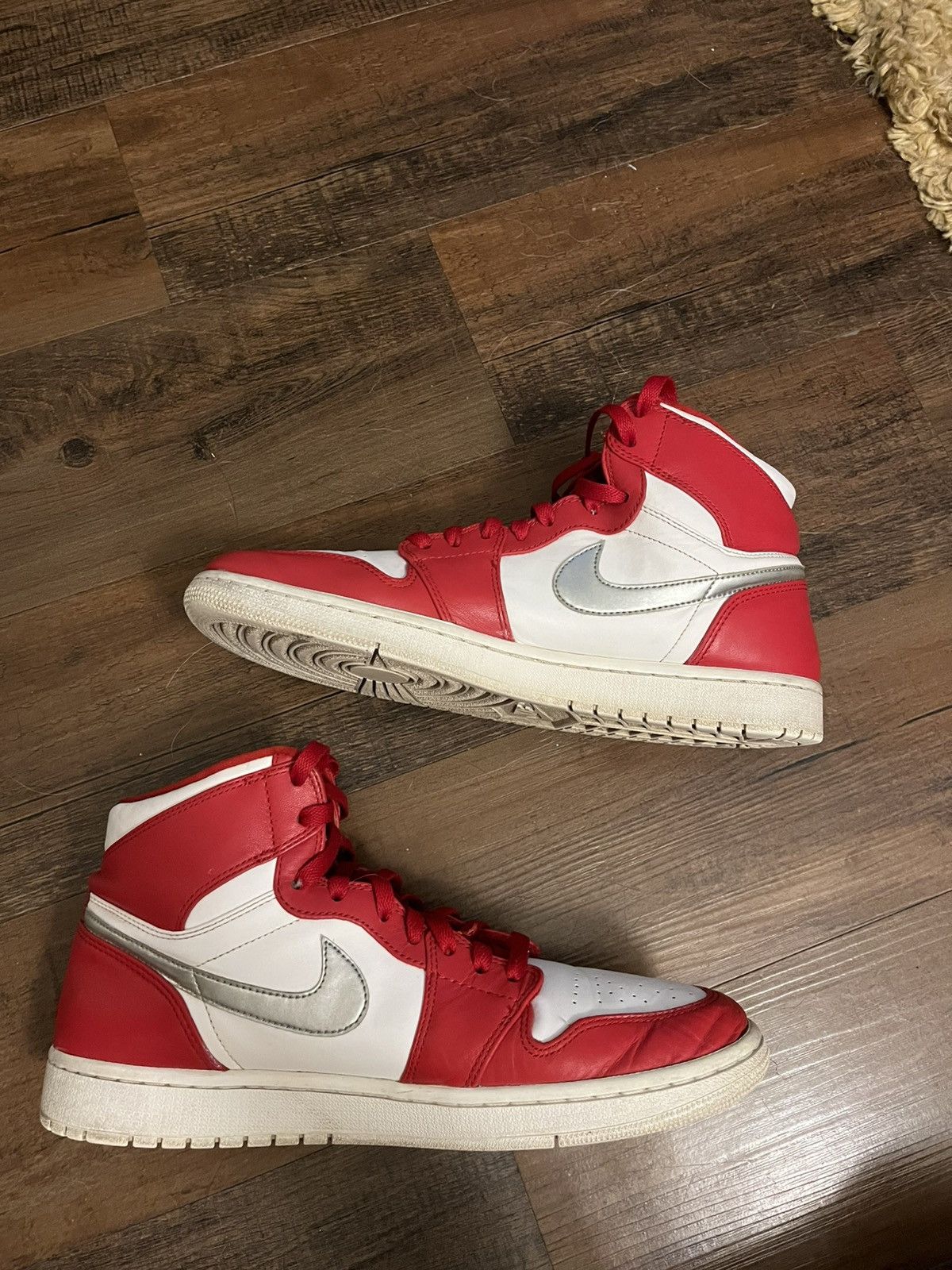 Jordan Brand Jordan 1 High “Silver Medal” Size US 11 / EU 44 - 2 Thumbnail