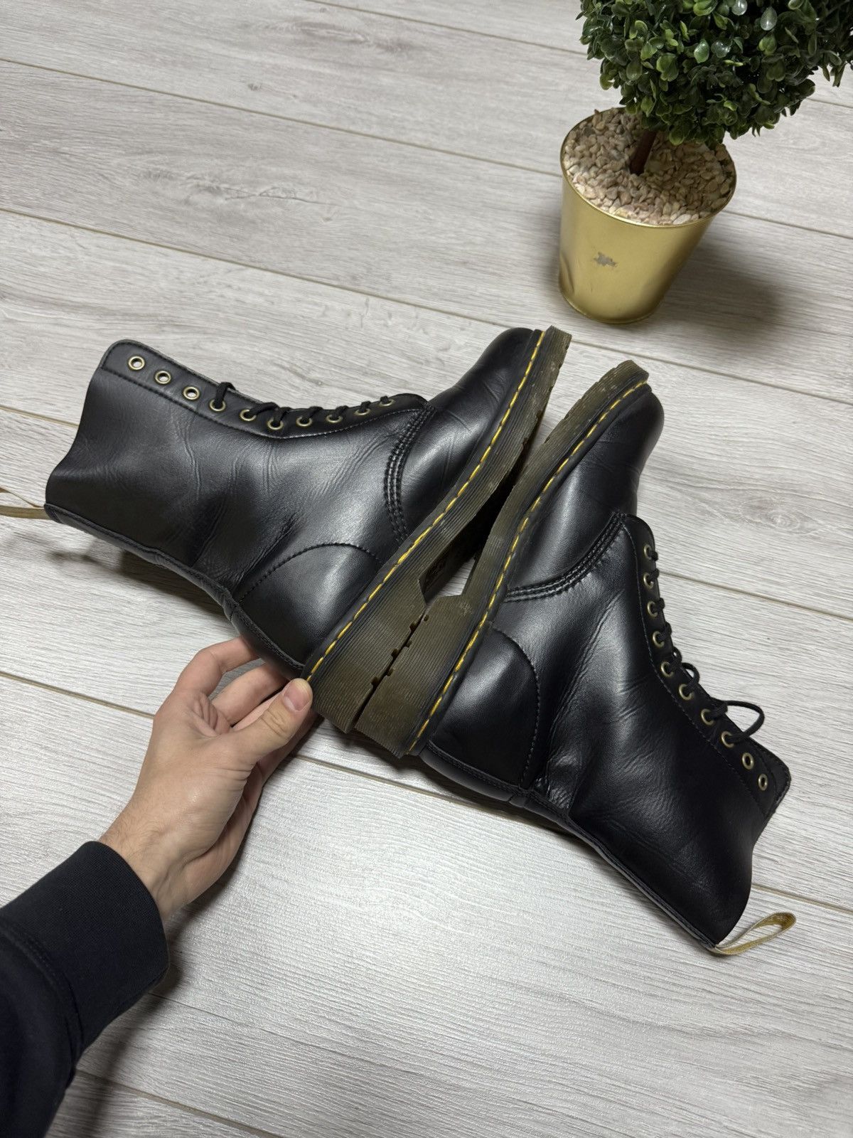 Dr. Martens Dr martens leather boots Size US 10 / EU 43 - 7 Thumbnail