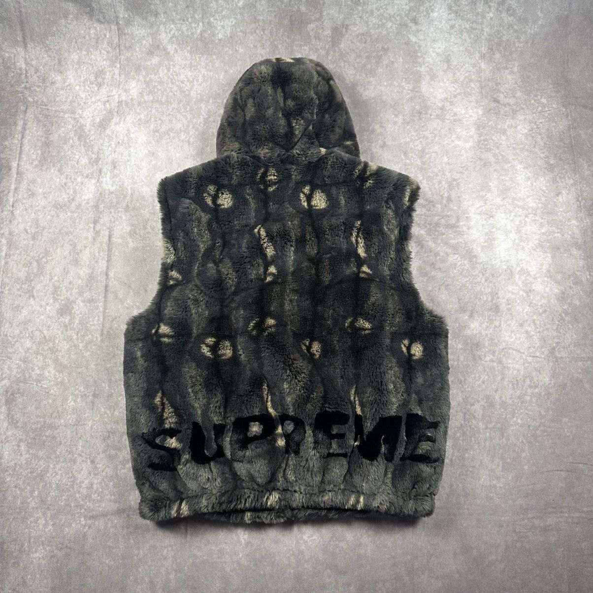 Supreme supreme faux fur hooded vest Size US M / EU 48-50 / 2 - 3 Thumbnail