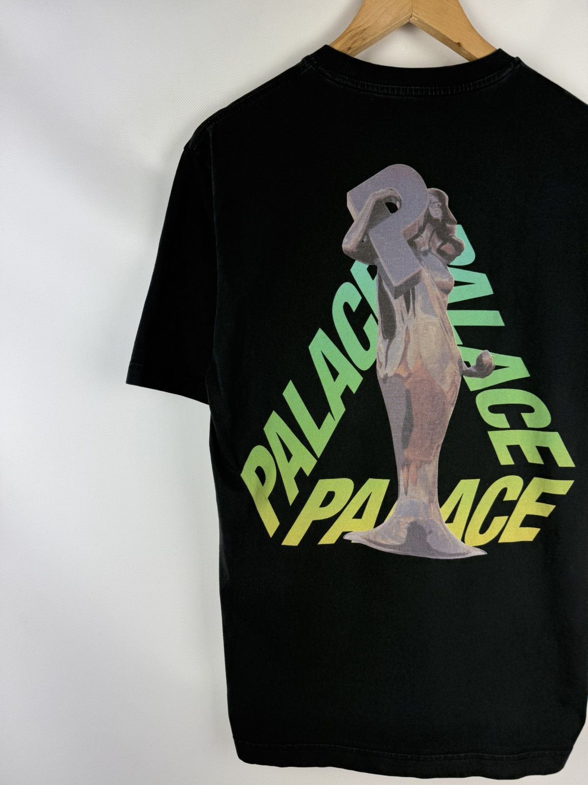 Palace Palace Skateboards Rolls P-3 Men’s Big Back Logo T Shirt Size US M / EU 48-50 / 2 - 2 Thumbnail