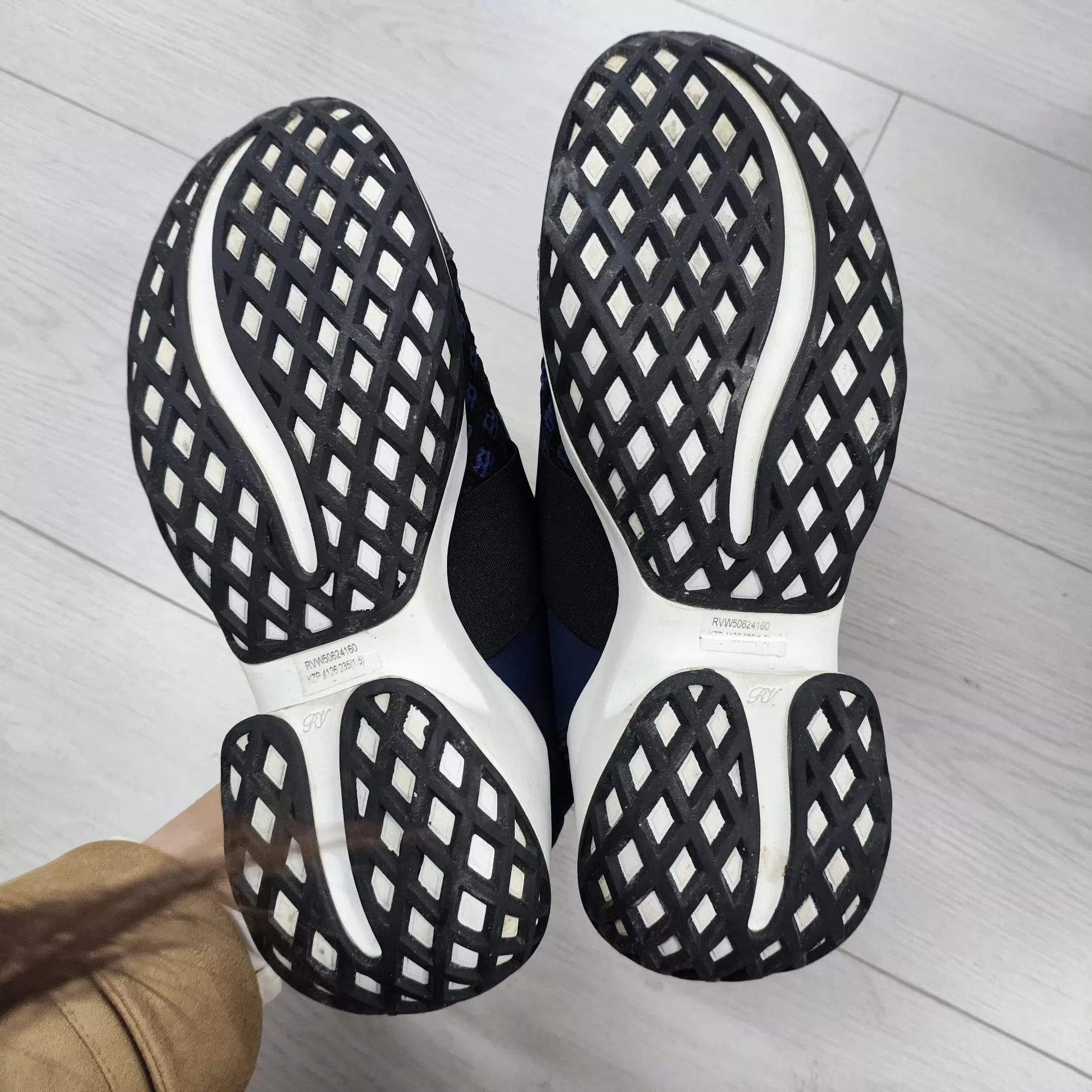 Roger Vivier Roger Vivier Dad Shoe 260318TMJAB10 Size US 7 / IT 37 - 3 Thumbnail