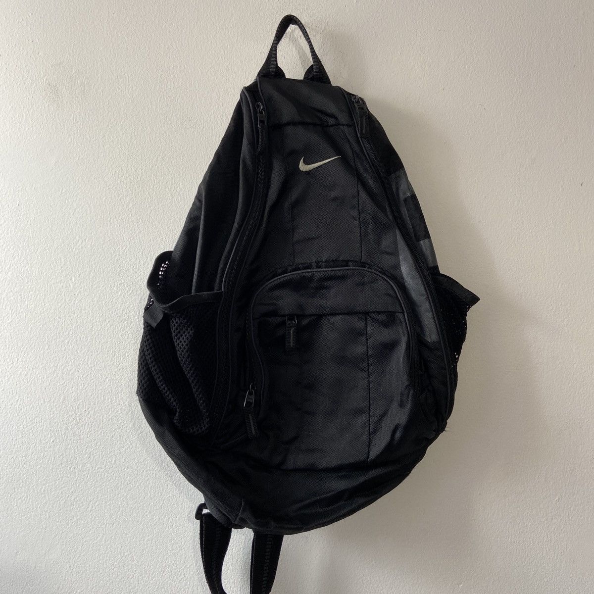 image of 90's Vintage Nike Sling Bag in Black, Men's