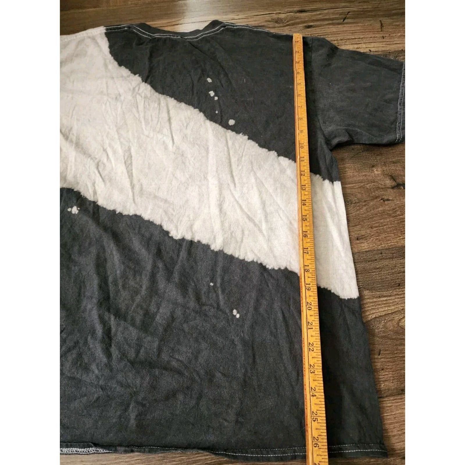 Vintage AC/DC Back In Black Rock n Roll T-Shirt Adult XL Black Short Sleeve Graphic Print Mens Size US XL / EU 56 / 4 - 2 Thumbnail