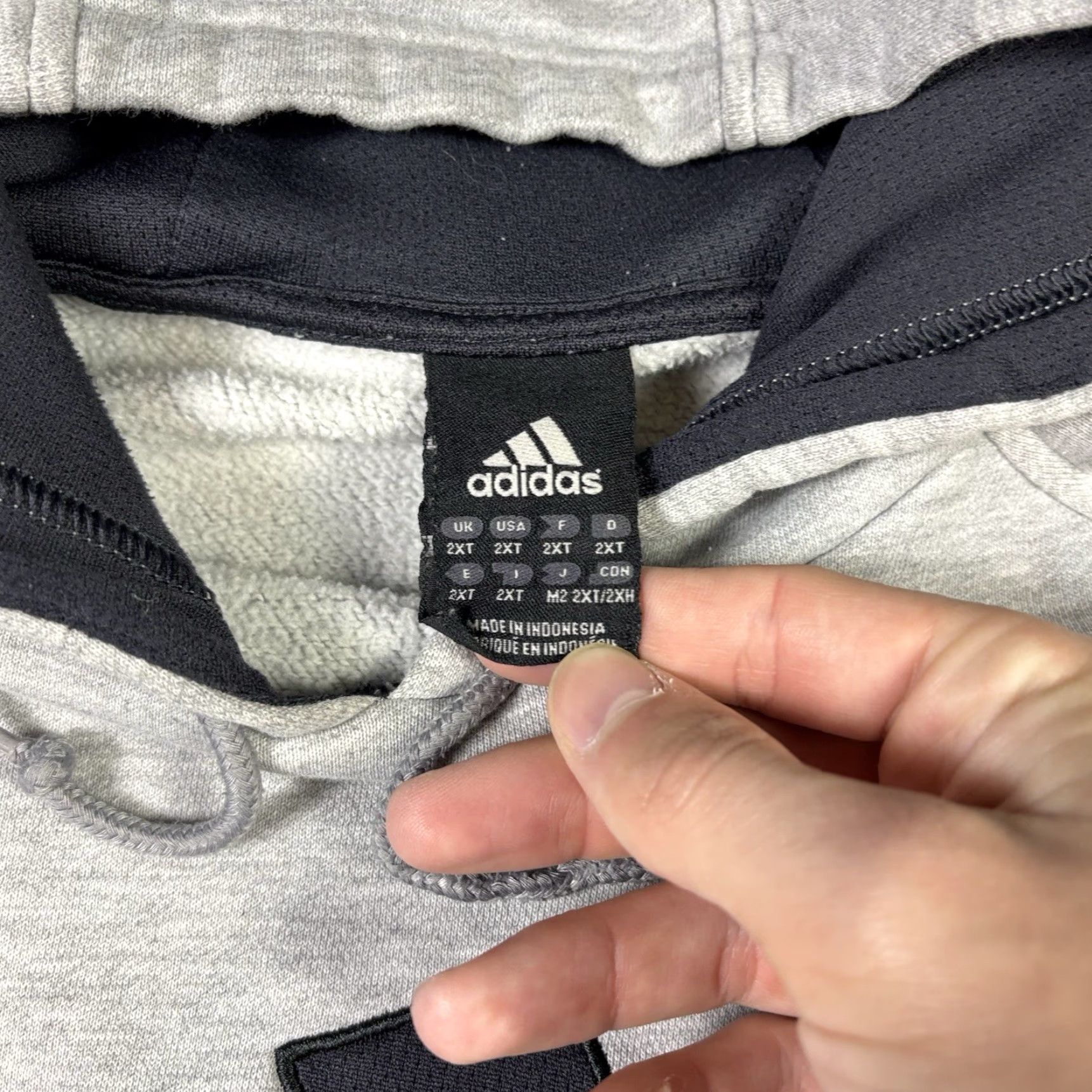 Adidas VINTAGE adidas Hoodie Black Embroidered Logo Gray Pullover 2XLT 90s USA Mens Logo Embroidered Pullover Hoodie Size US XXL / EU 58 / 5 - 4 Thumbnail