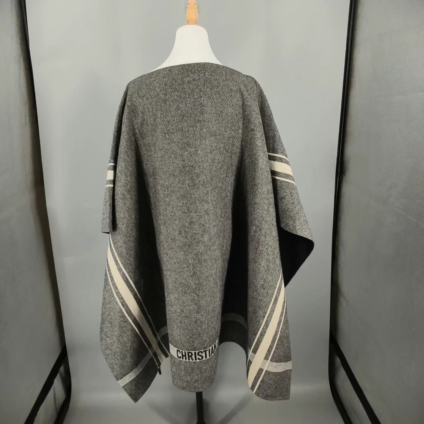 Dior Christian Dior Grey Striped Wool Cape Coat M Size M / US 6-8 / IT 42-44 - 2 Thumbnail