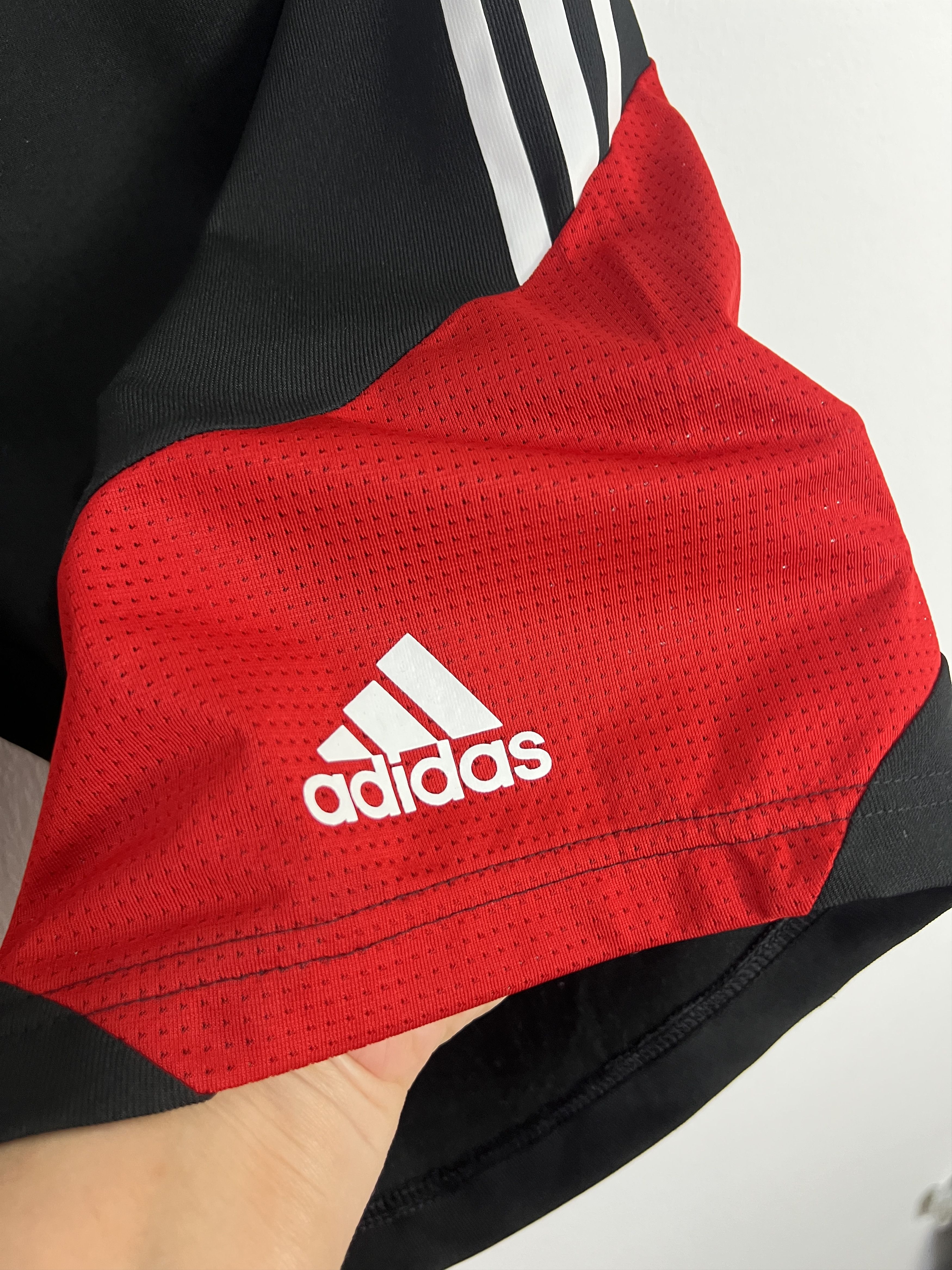 Adidas intage Adidas Liverpool Football Shorts Soccer YNWA L Size US 34 / EU 50 - 3 Thumbnail