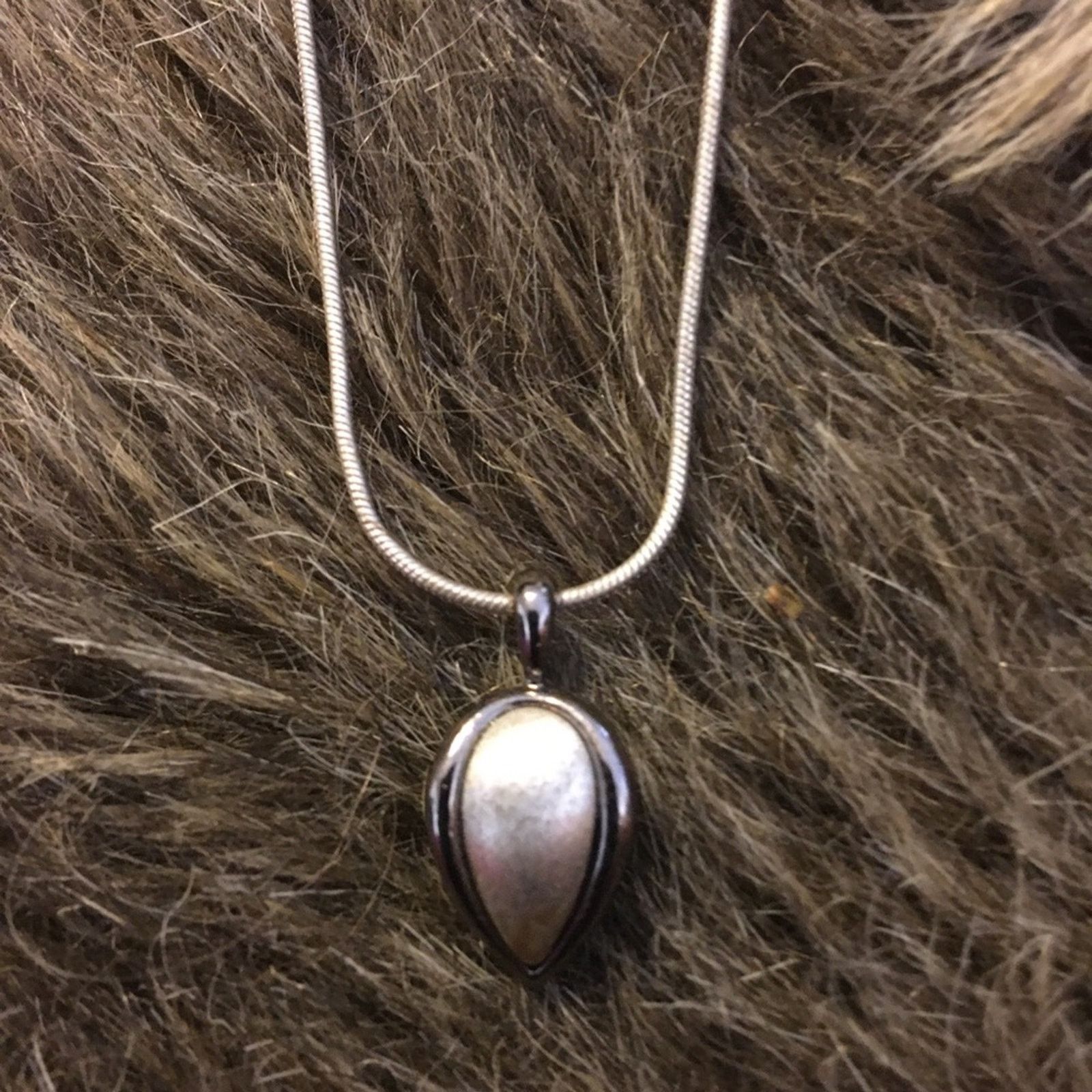Jewelry Silver tone teardrop pendant on snake chain Size ONE SIZE - 6 Thumbnail