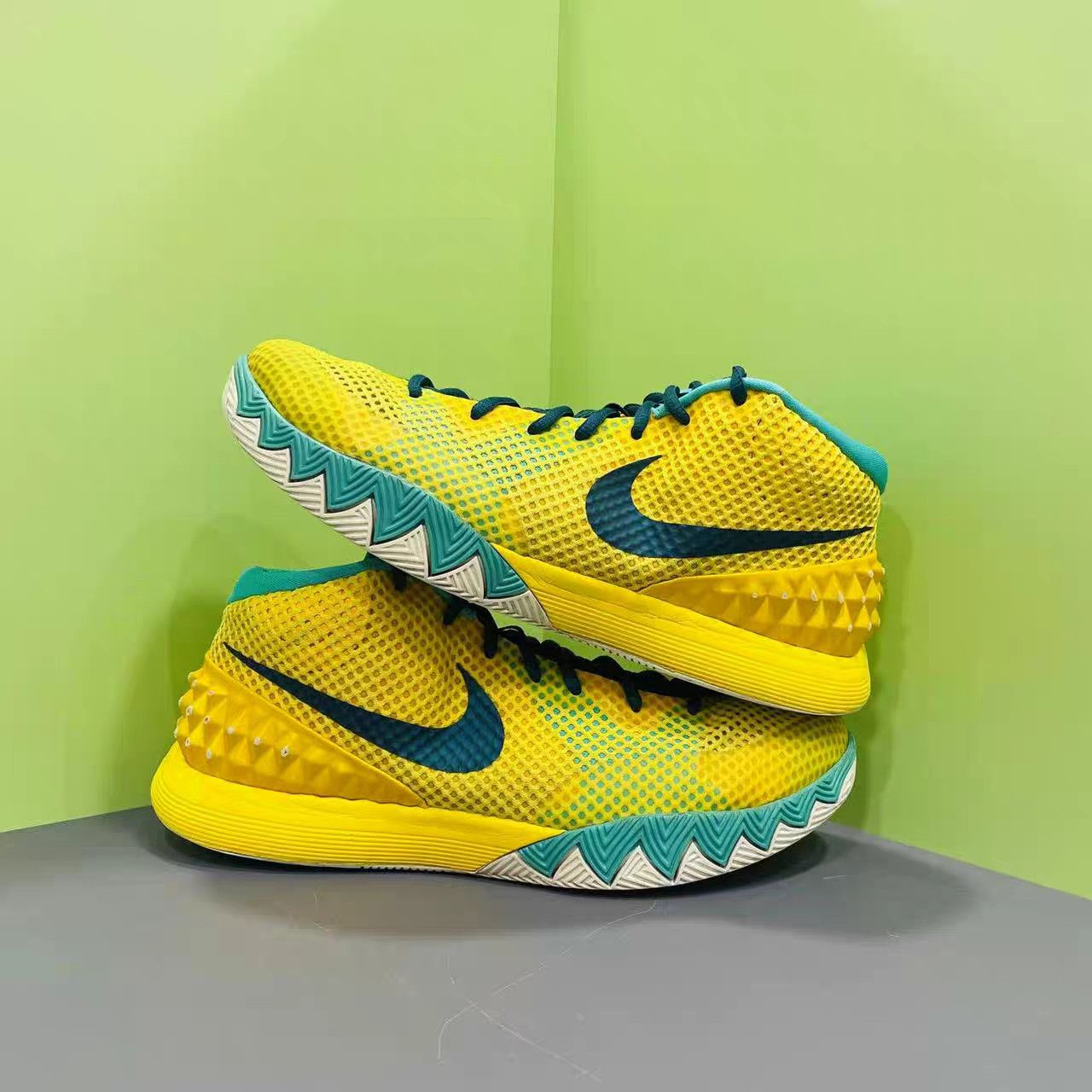 Nike Nike Kyrie 1 Basketball Shoes K15 Size US 12 / EU 45 - 5 Thumbnail
