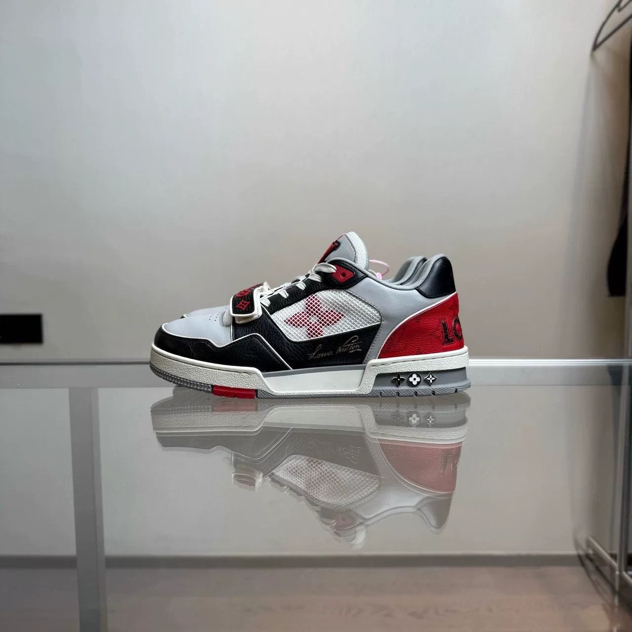 Louis Vuitton Louis Vuitton LV Trainer Black Red Size US 9 / EU 42 - 2 Thumbnail
