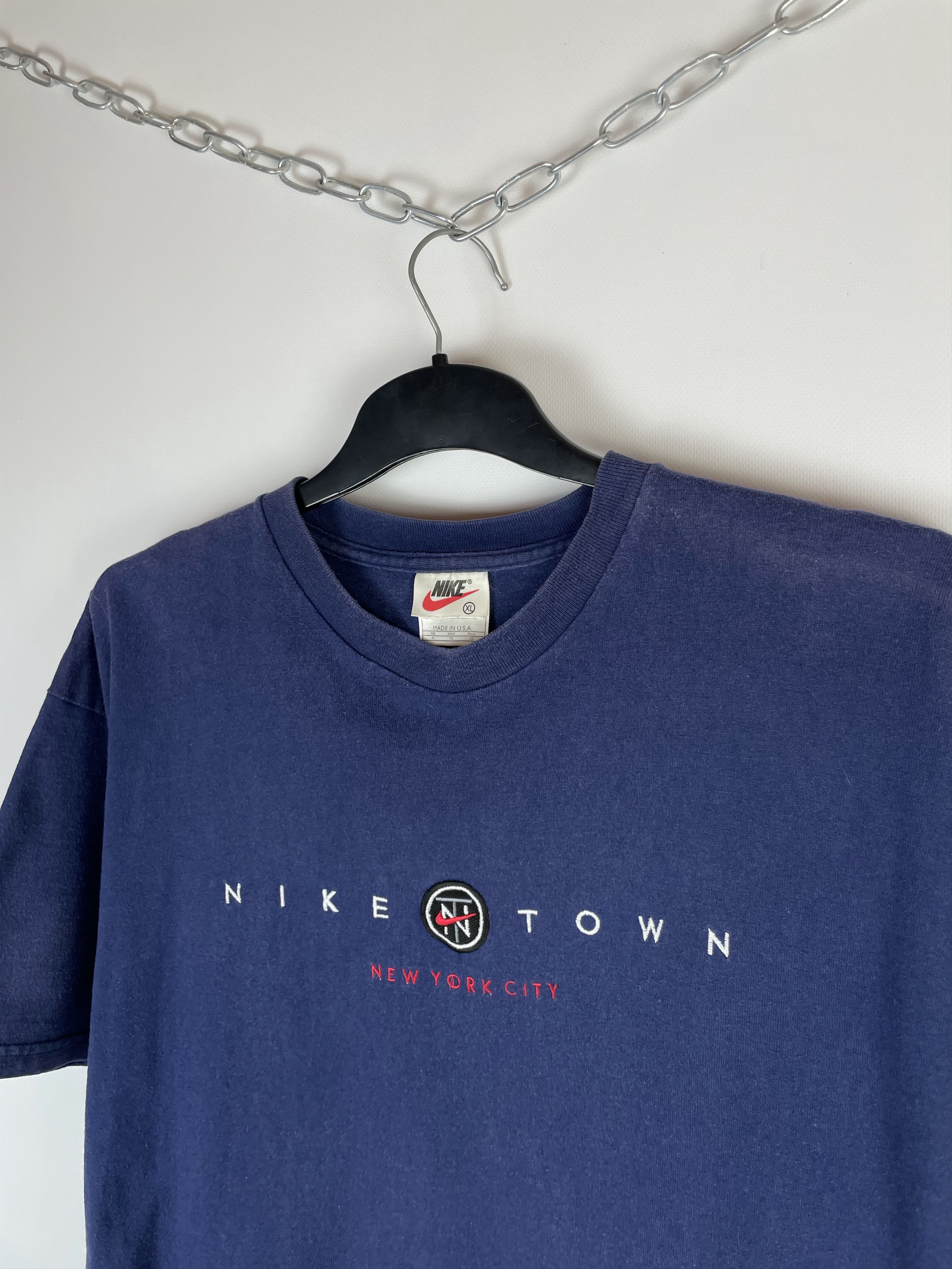 Nike Vintage 90’s Nike Town Tee Size US XL / EU 56 / 4 - 5 Thumbnail