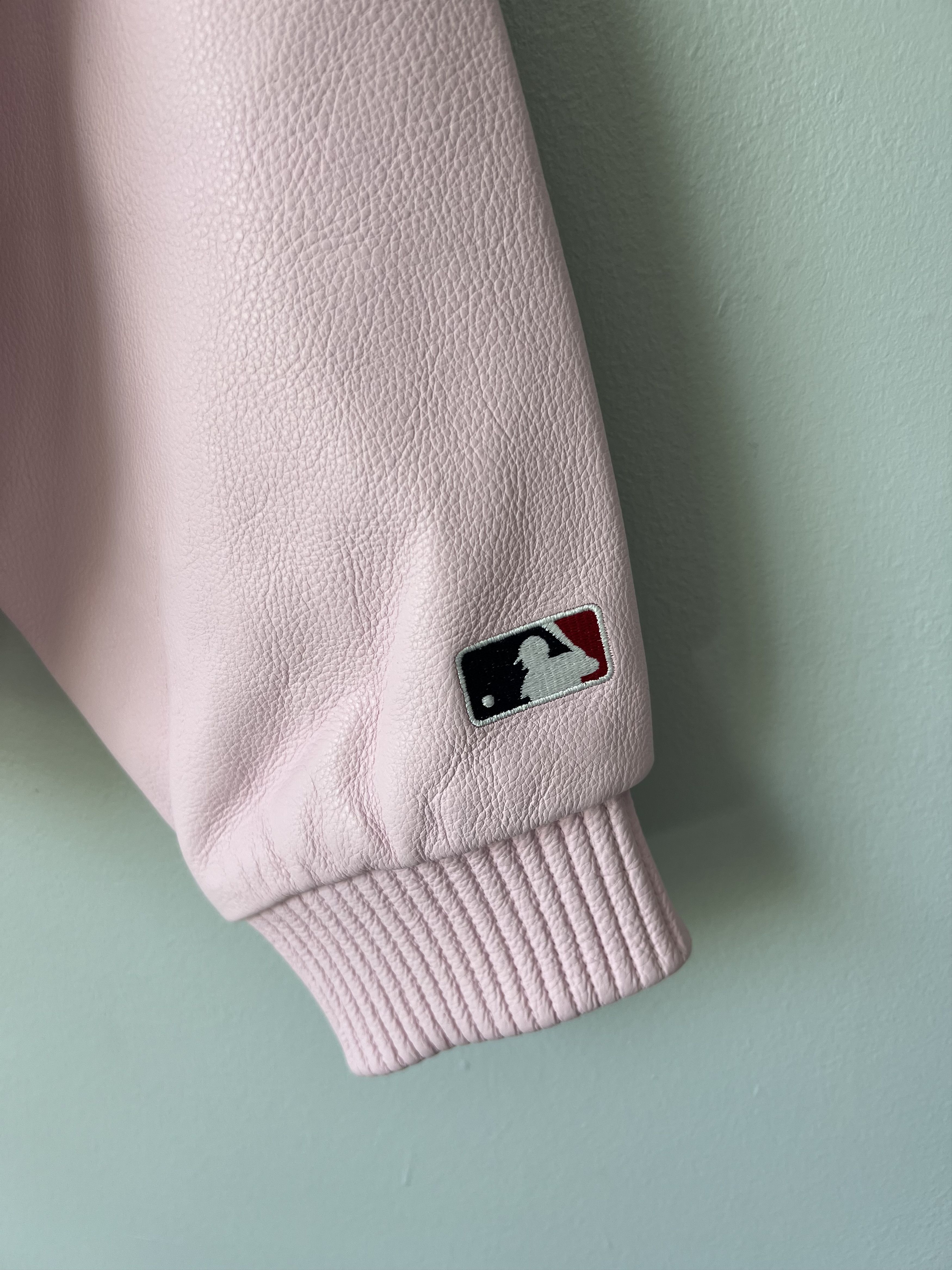 MLB × Supreme Supreme Chicago White Sox Leather Jacket in Pink Size US L / EU 52-54 / 3 - 3 Thumbnail
