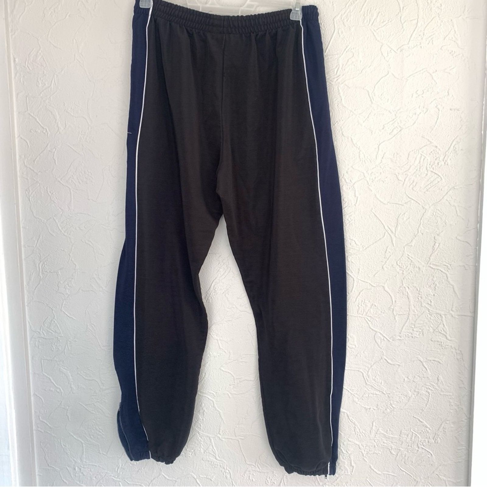 Other VINTAGE 90’S AND1 COLLEGIATE EDITION GEORGETOWN HOYAS PANTS Size US 36 / EU 52 - 3 Thumbnail