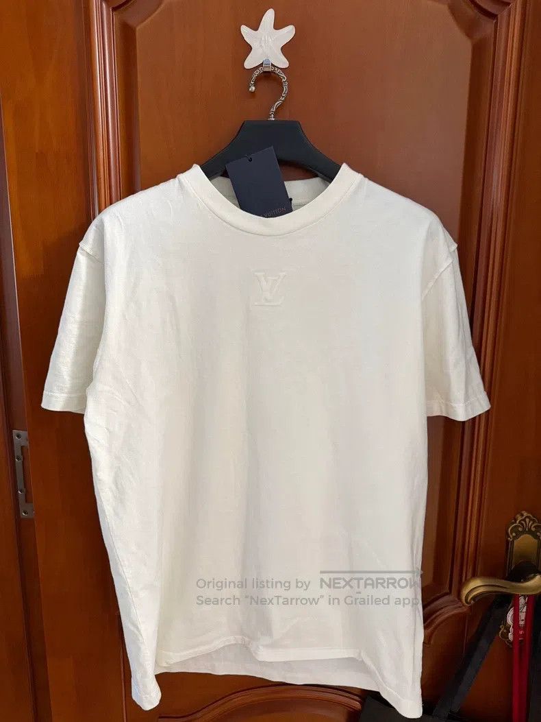 Louis Vuitton Louis Vuitton Embossed logo short sleeve Size US XL / EU 56 / 4 - 1 Thumbnail