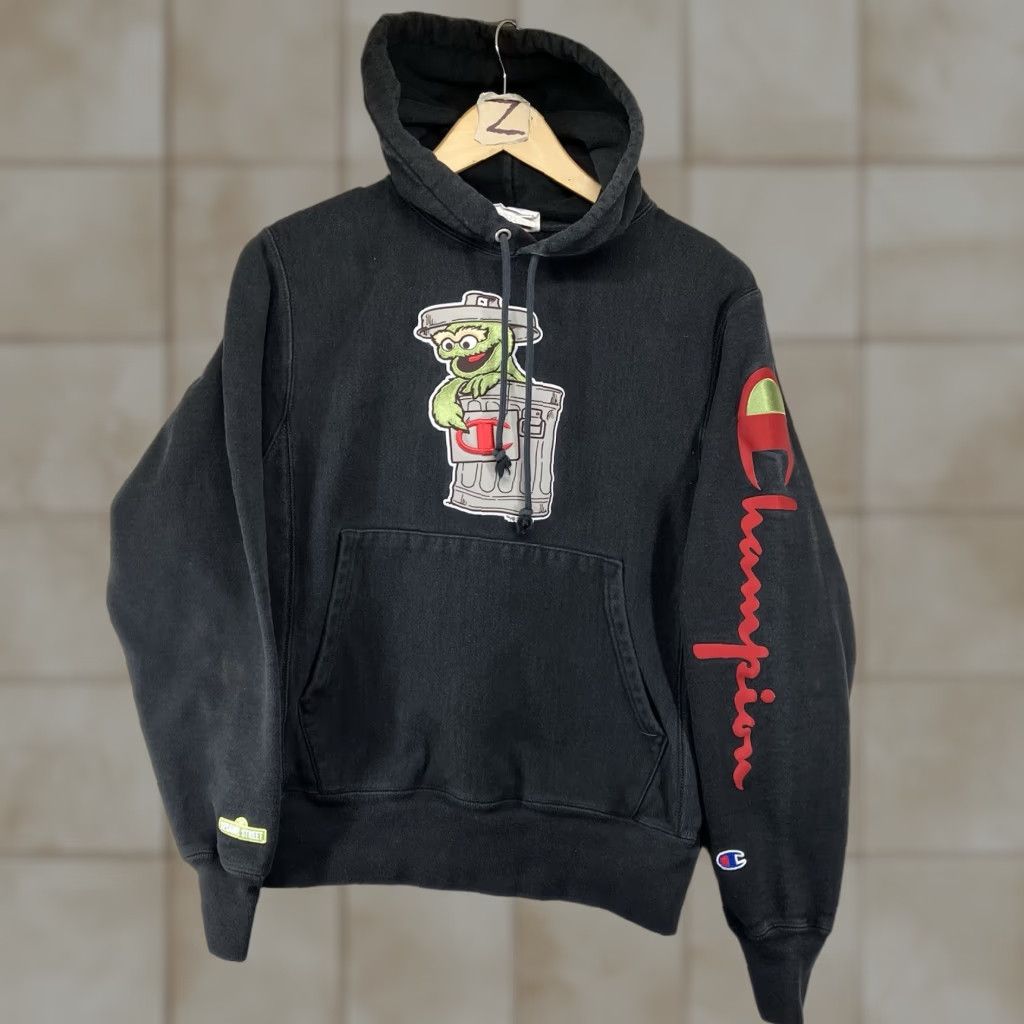 Champion VINTAGE Champion Reverse Weave Hoodie Small Black Sesame Street Oscar Grouch VTG Y2K Size US S / EU 44-46 / 1 - 1 Thumbnail