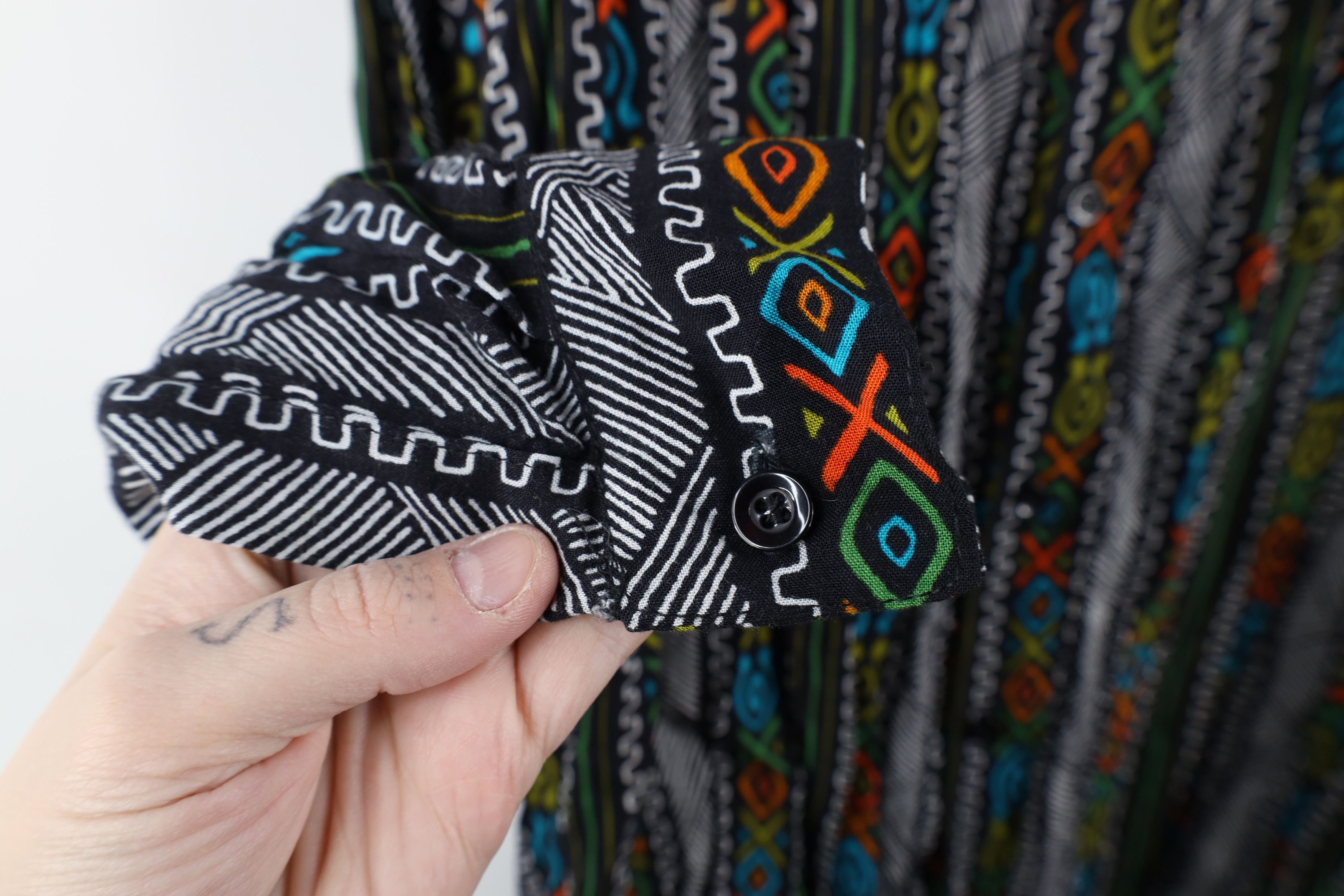 Vintage Vintage 90s Streetwear Geometric Knit Collared Button Shirt Size US S / EU 44-46 / 1 - 6 Thumbnail