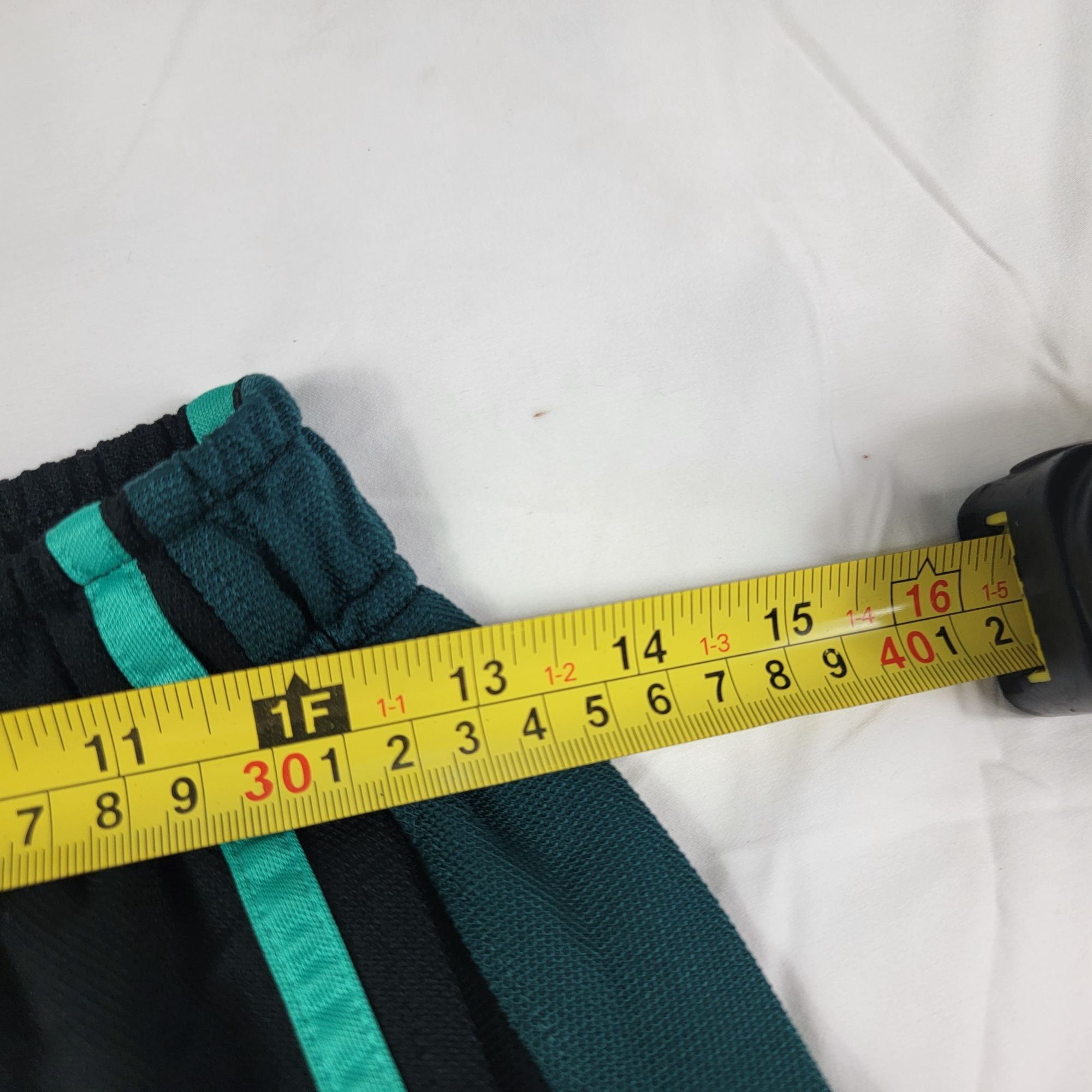 Nike Nike Dri Fit Mens Large Black Green Athletic Shorts Casual R Size US 44 / EU 60 - 10 Thumbnail