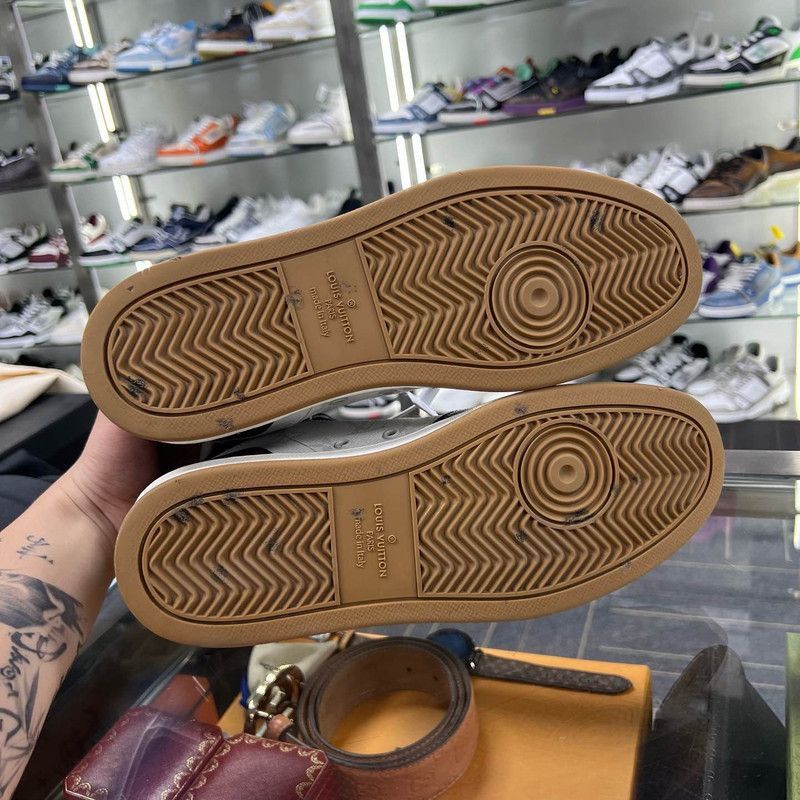 Louis Vuitton Louis Vuitton Rivoli Black and White Sneakers - Size US 8 / EU 41 - 4 Thumbnail