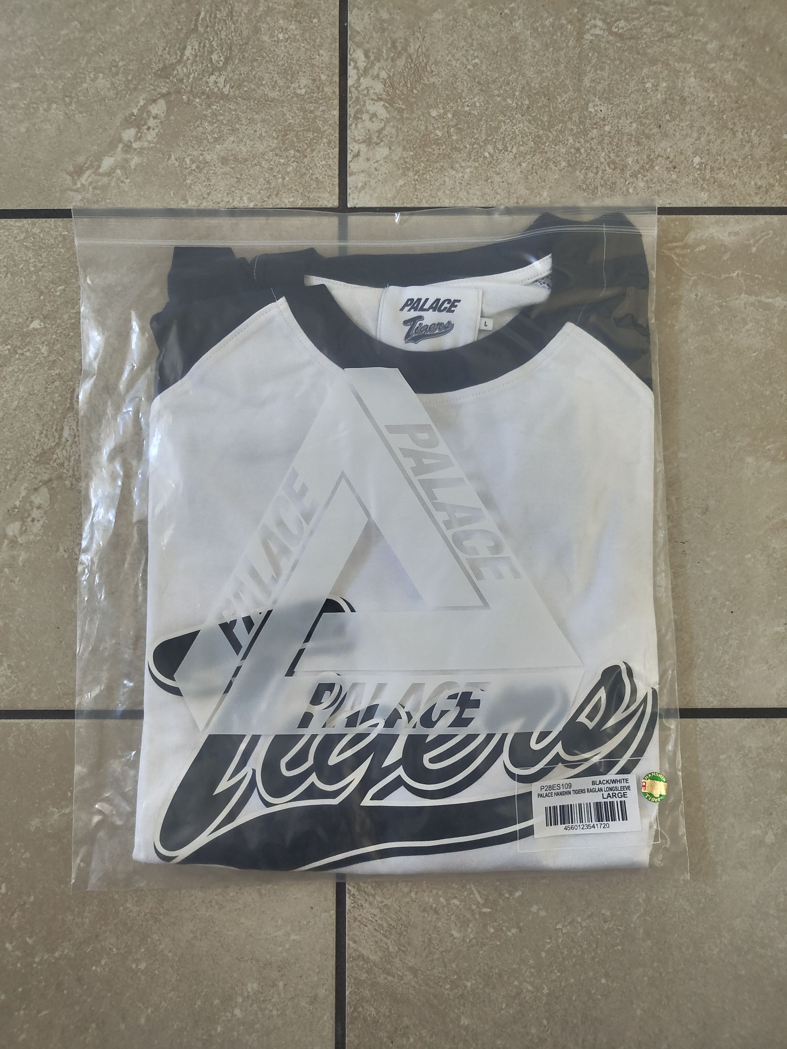 Palace Osaka Exclusive Hanshin Tigers Raglan L/S Tee