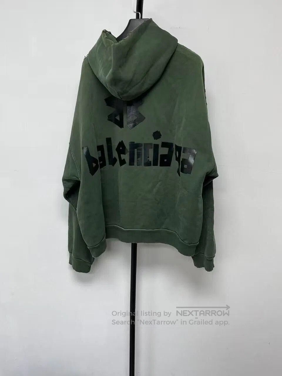 Balenciaga balenciaga logo print hooded sweatshirt for men. Size US S / EU 44-46 / 1 - 2 Thumbnail