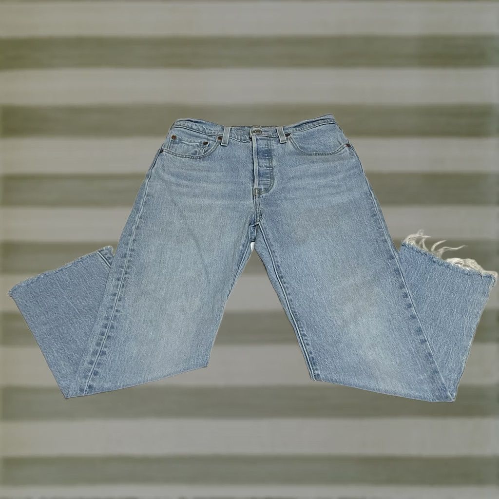 Levi's Levi's 501 Jeans Womens 27x25 Cropped High Rise Straight Blue Medium Denim 5-Pocket Button Closure Frayed Hems Vintage No Womens Size 27" / US 4 / IT 40 - 1 Thumbnail