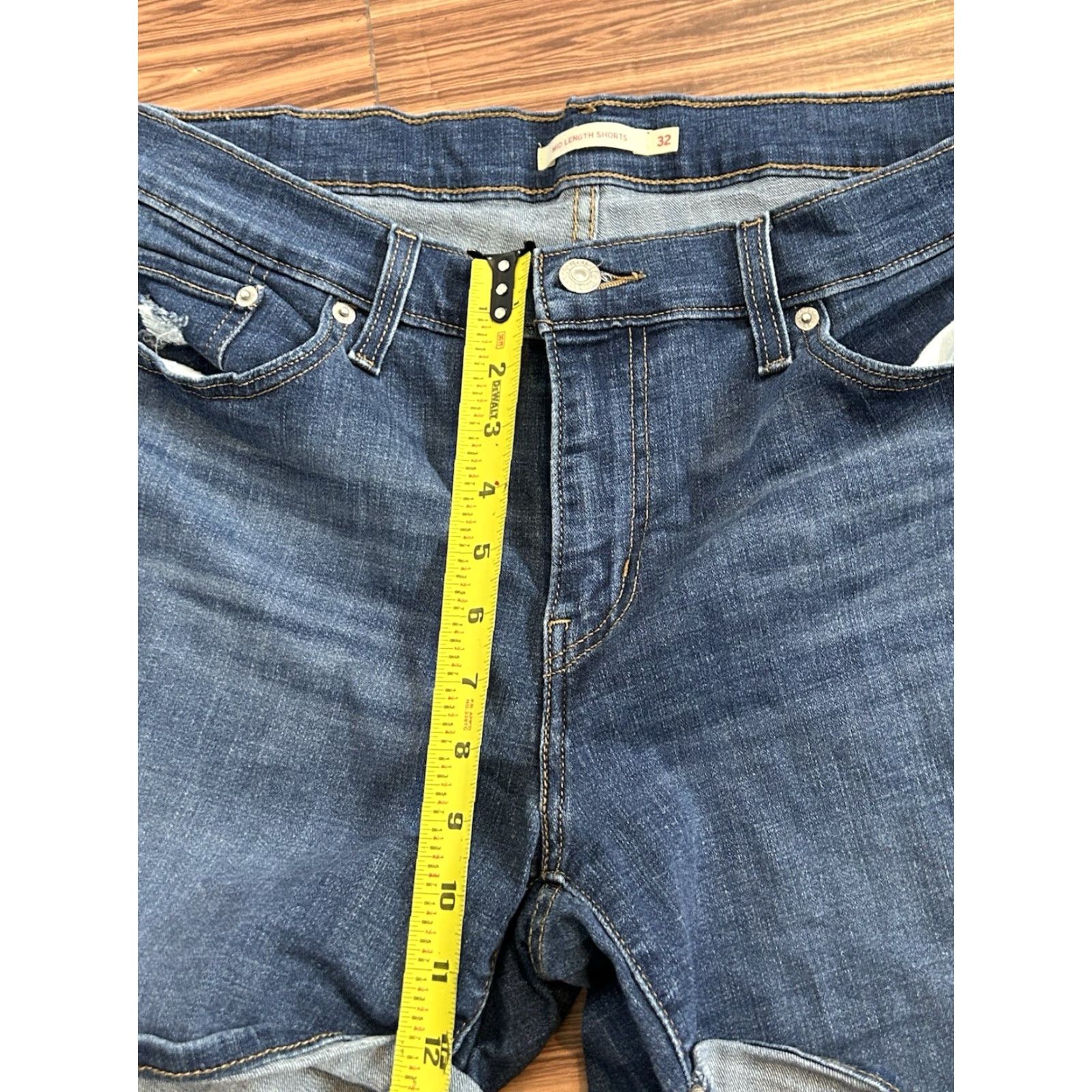 Levi's Levi's Women's Mid Length Cuffed Denim Shorts Size 32 Blue Distressed 5-Pocket Regular Stretch jeans? Size 24" / US 00 / IT 34 - 4 Thumbnail