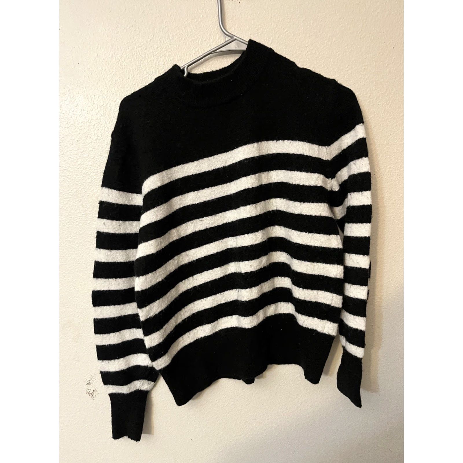 H&M H & M Women’s Knit Sweater Black & White Striped Size XS Acrylic Shirt Womens Size XS / US 0-2 / IT 36-38 - 2 Thumbnail