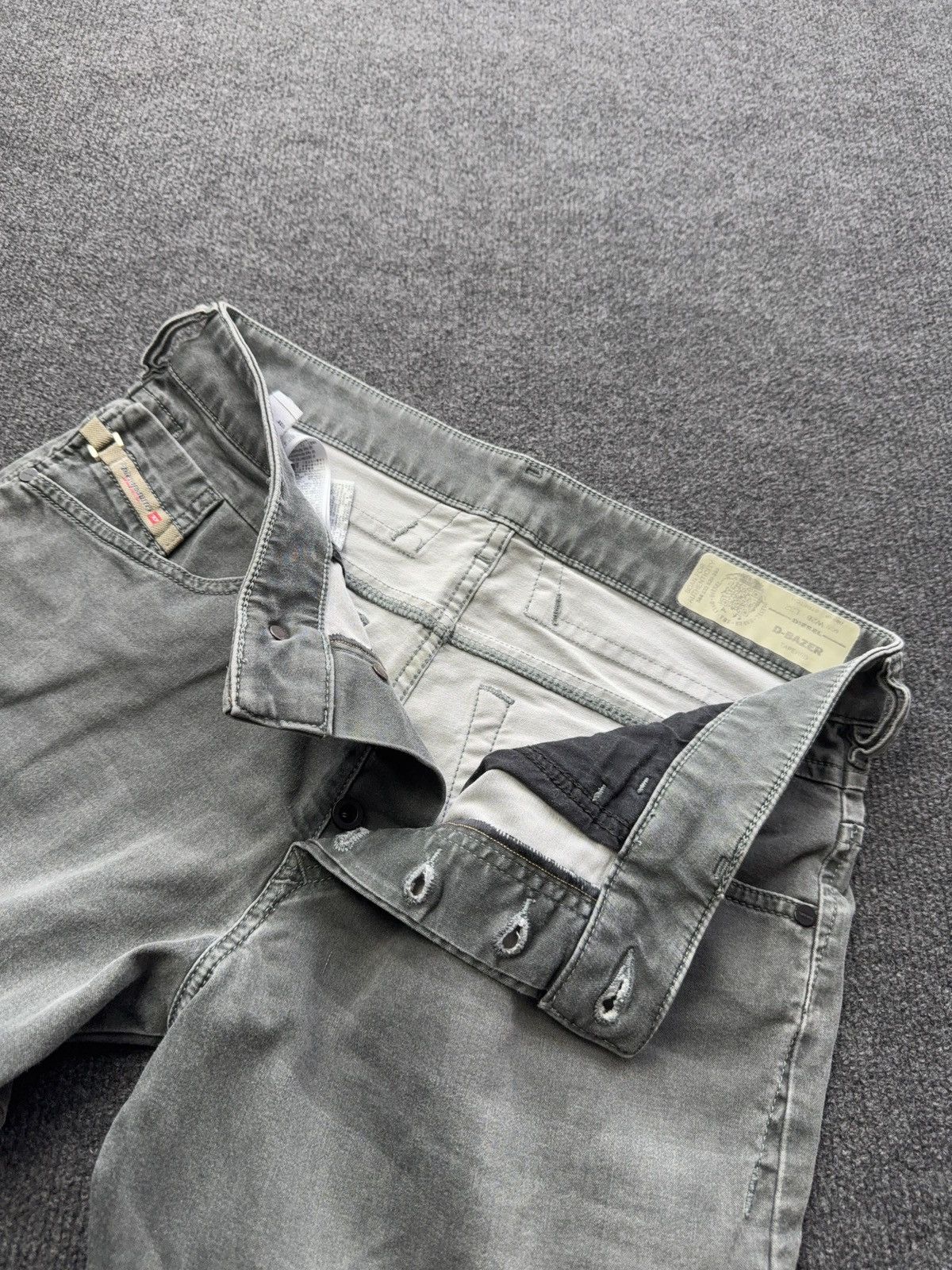 Diesel Luxury 00s Diesel D-BAZER Grey Faded Tapered Jeans Archive Size US 28 / EU 44 - 12 Thumbnail