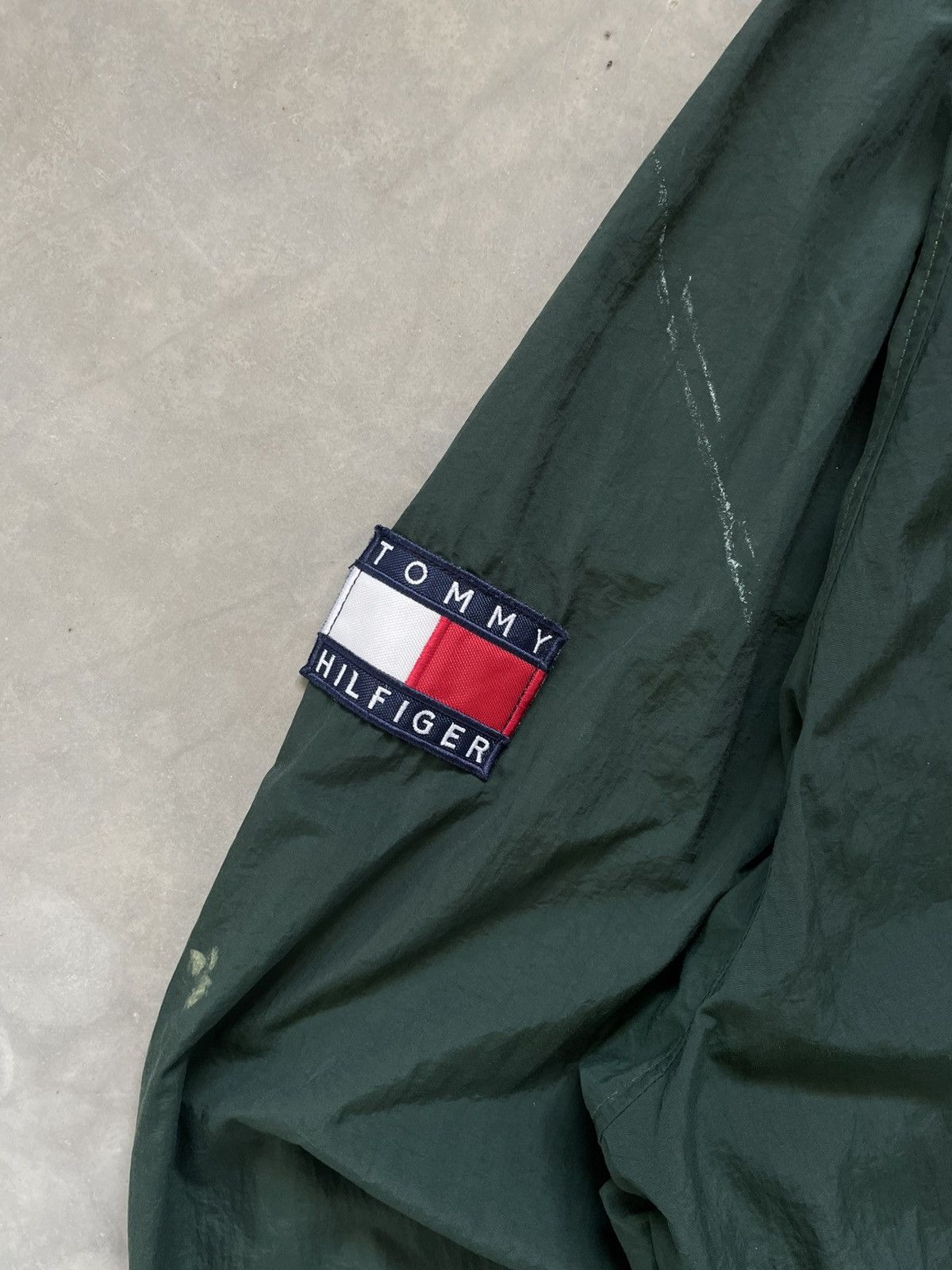 Tommy Hilfiger Vintage Tommy Hilfiger Spell Out Sleeve Sailing Windbreaker Size US XL / EU 56 / 4 - 3 Thumbnail