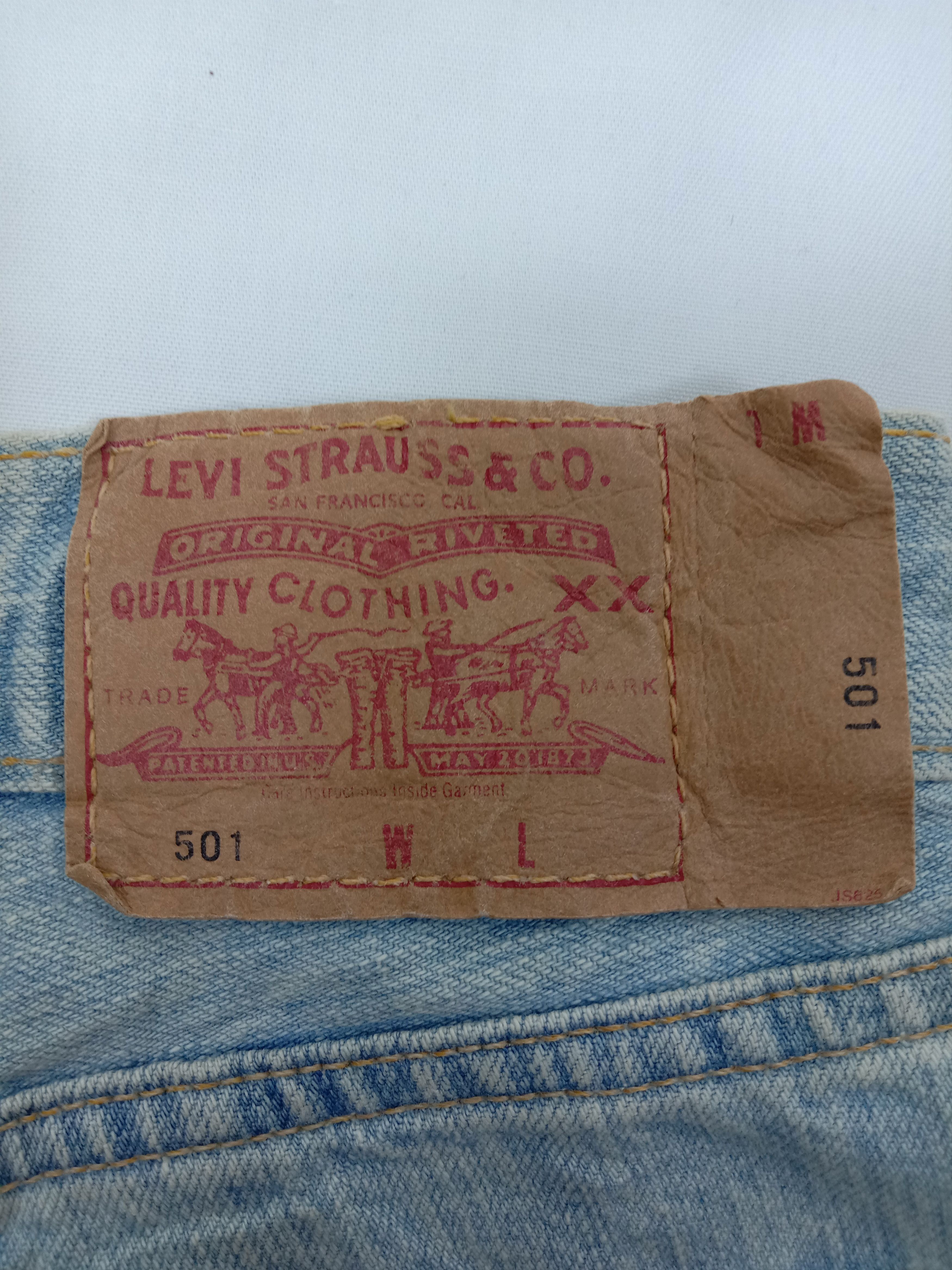 Levi's Vintage Levi’s 501 Jeans Light Wash Distressed Denim Size US 33 - 13 Thumbnail