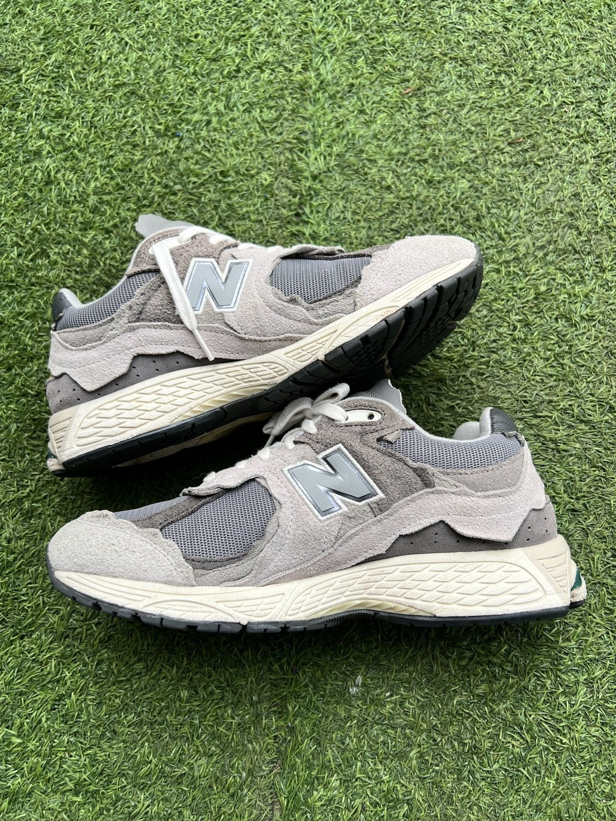 New Balance New Balance 2002R Raincloud Protection Pack M2002RDA Size US 9 / EU 42 - 2 Thumbnail